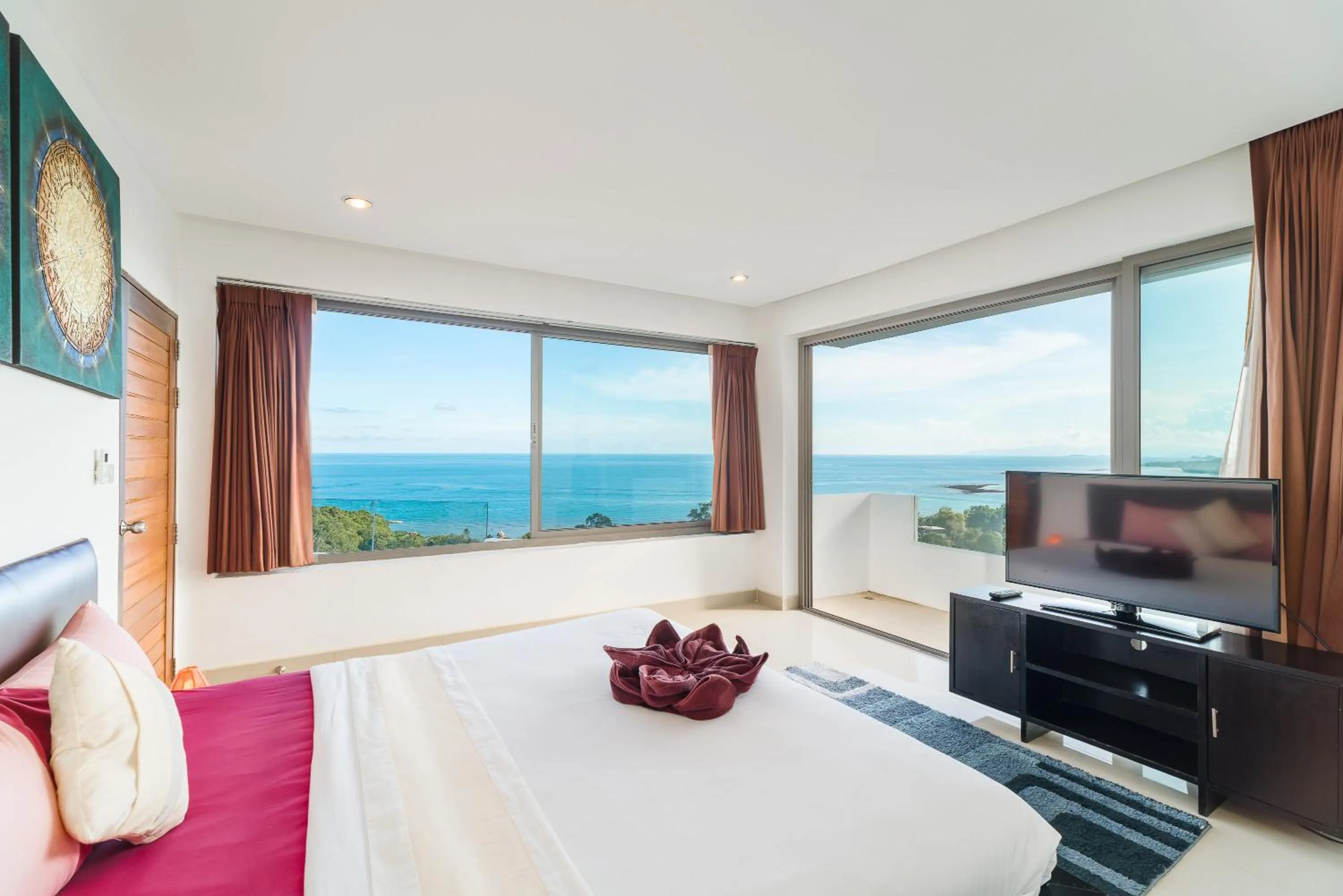 Bed in Tropical Sea View Residence