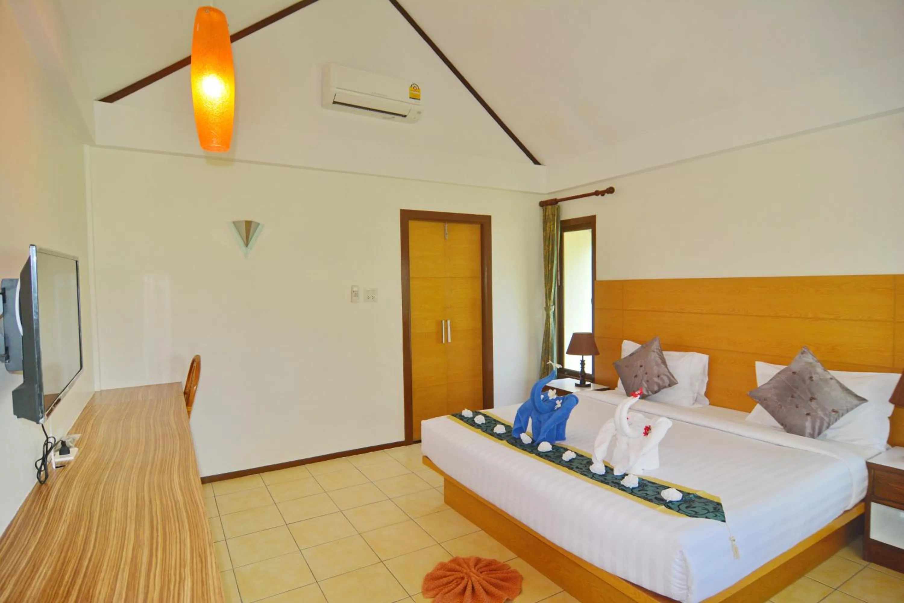 Decorative detail, Bed in Golden Bay Cottage - SHA Extra Plus