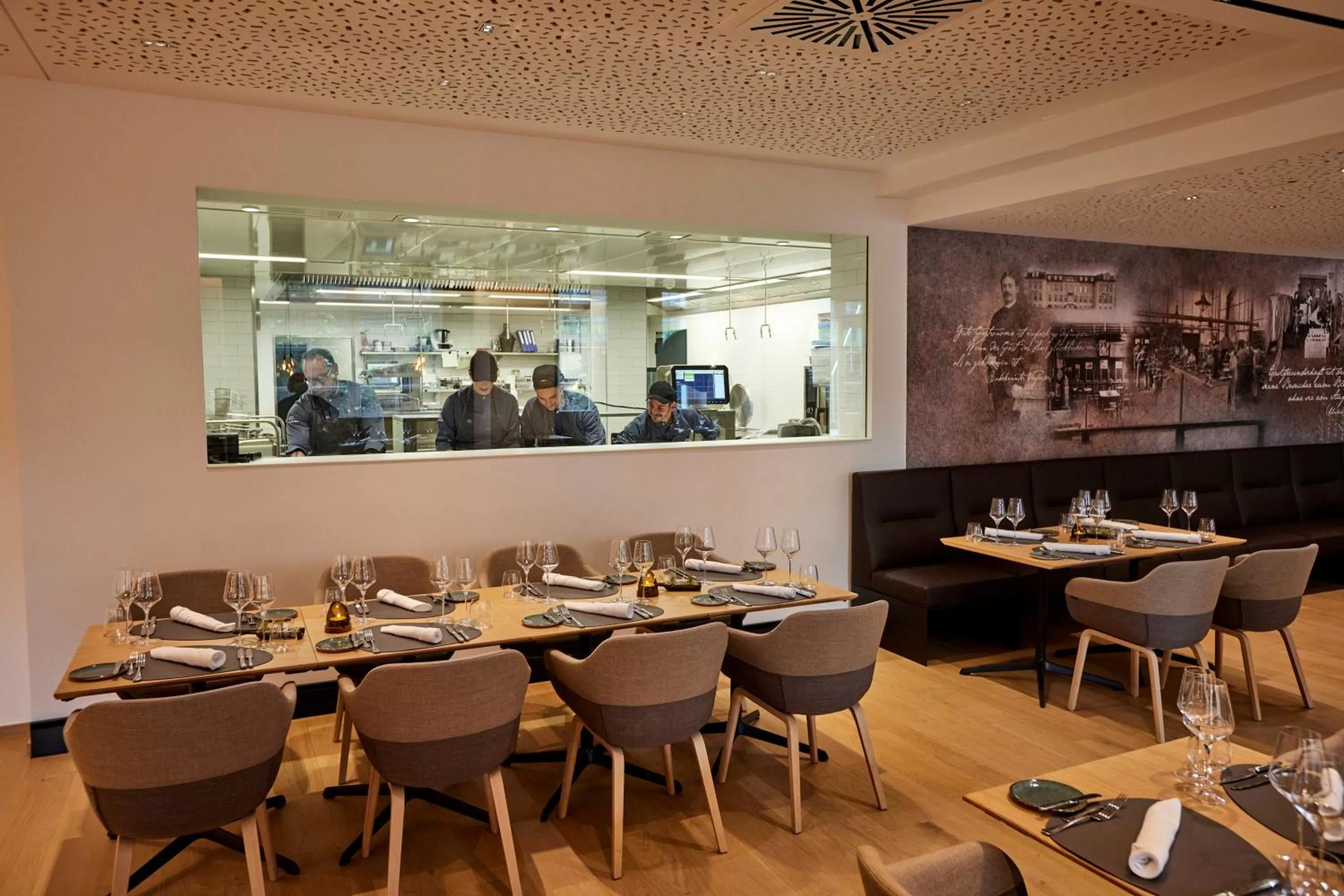 Restaurant/places to eat in Kasino Hotel