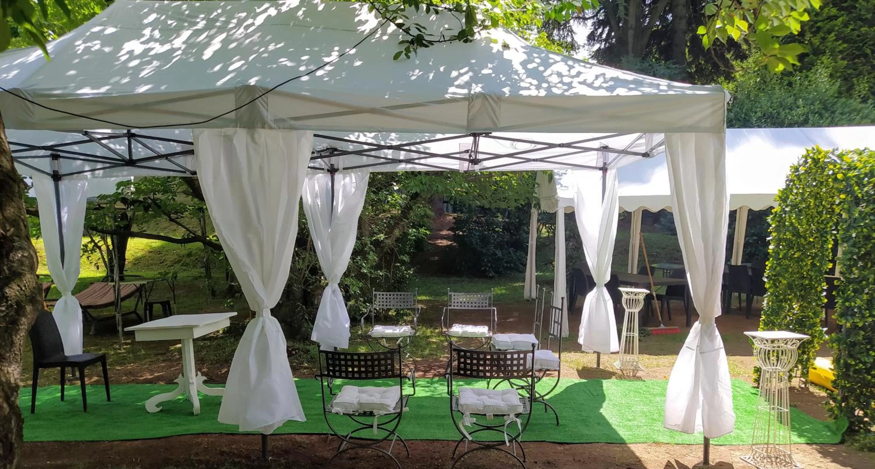 Garden, Banquet Facilities in "La Selvetta" bed and breakfast