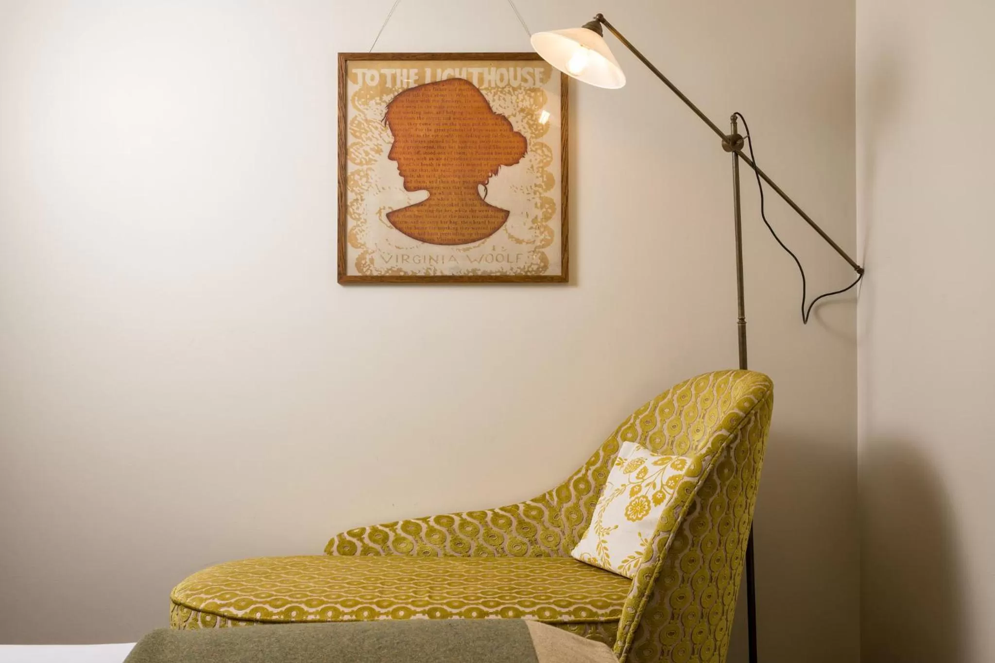 Photo of the whole room in Morton Hotel