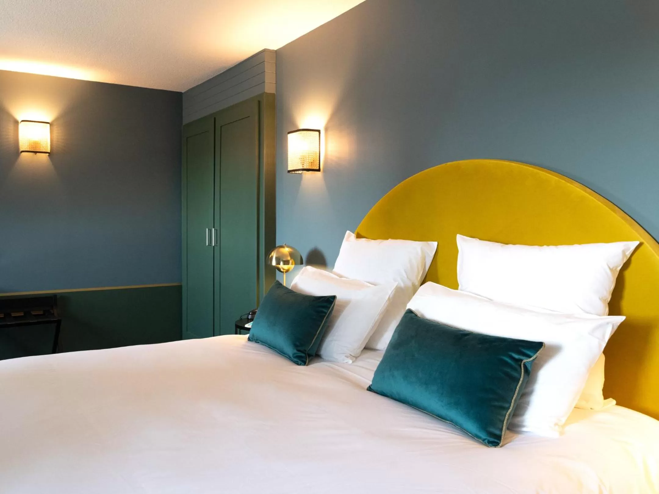 Photo of the whole room, Bed in Hotel Mercure Roscoff Bord De Mer