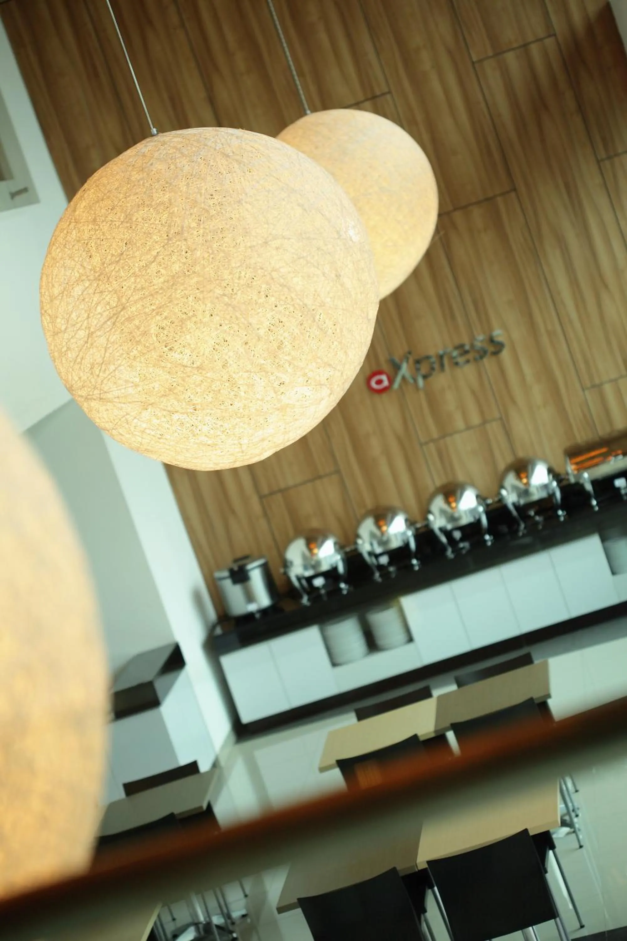 Restaurant/places to eat in Amaris Hotel Tendean