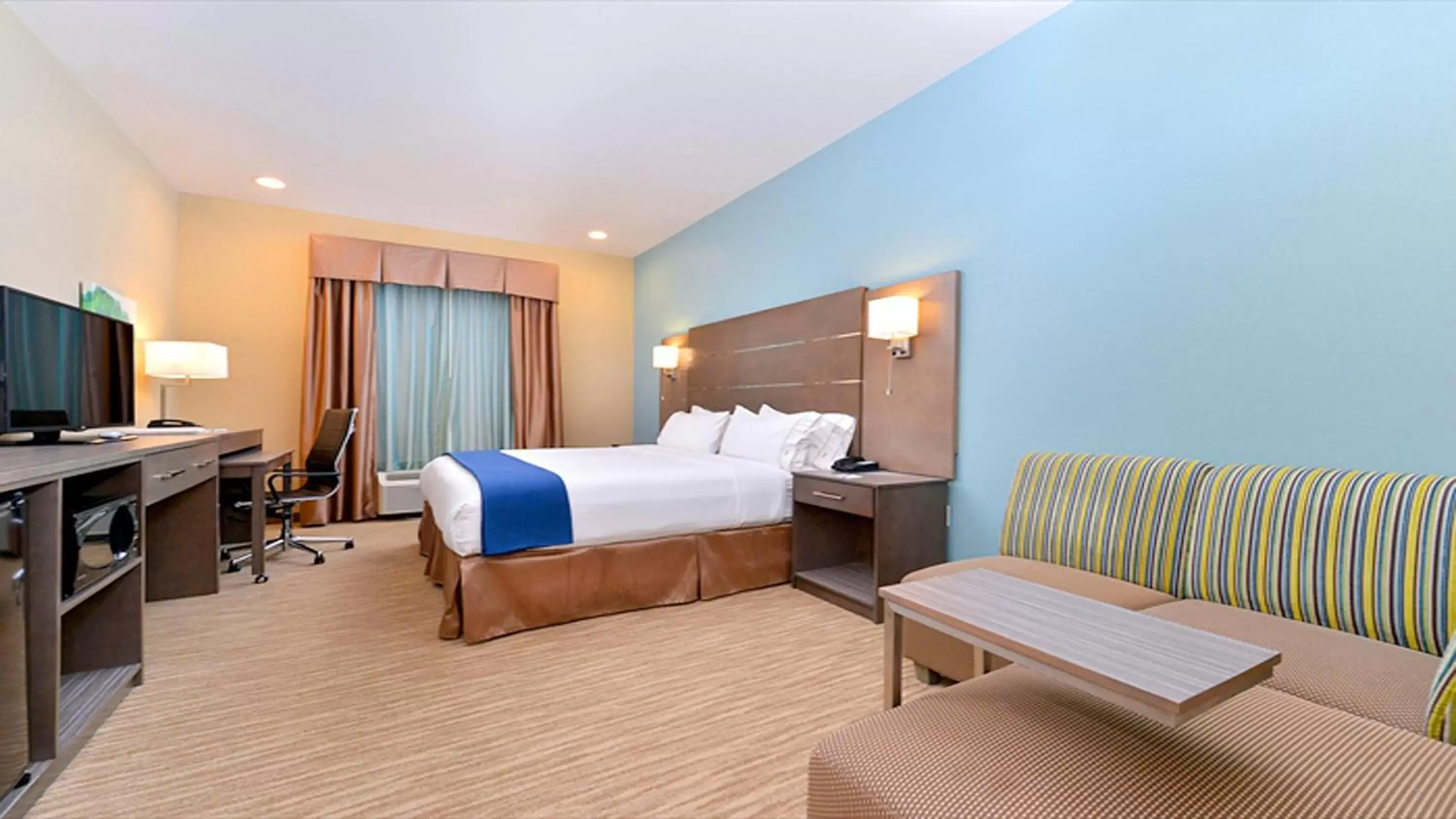 Queen Suite - Disability Access/Hearing Accessible in Holiday Inn Express and Suites Schulenburg, an IHG Hotel Queen Suite - Disability Access/Hearing Accessible in Holiday Inn Express and Suites Schulenburg, an IHG Hotel