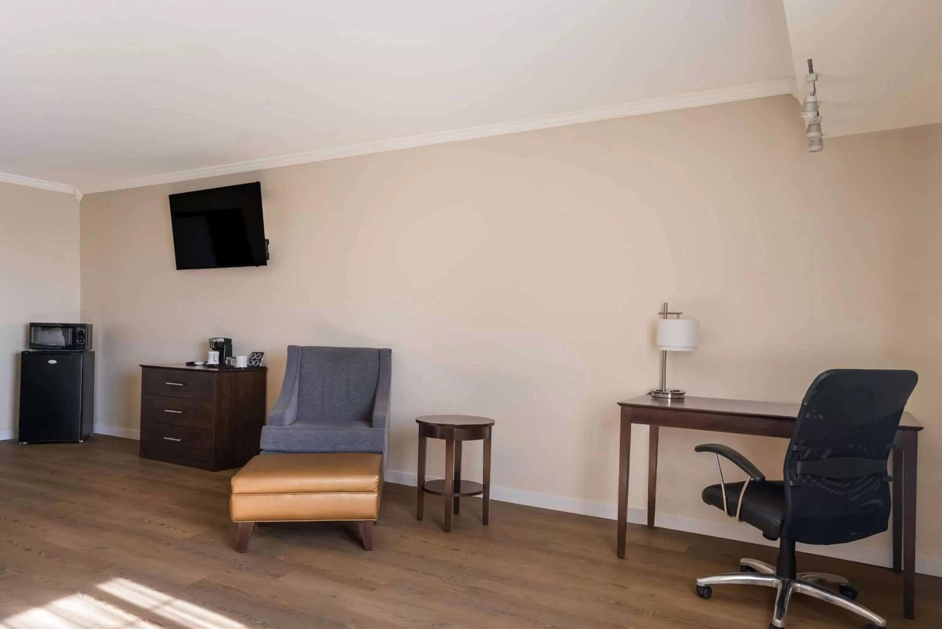 Bedroom in Best Western Mountain View Inn