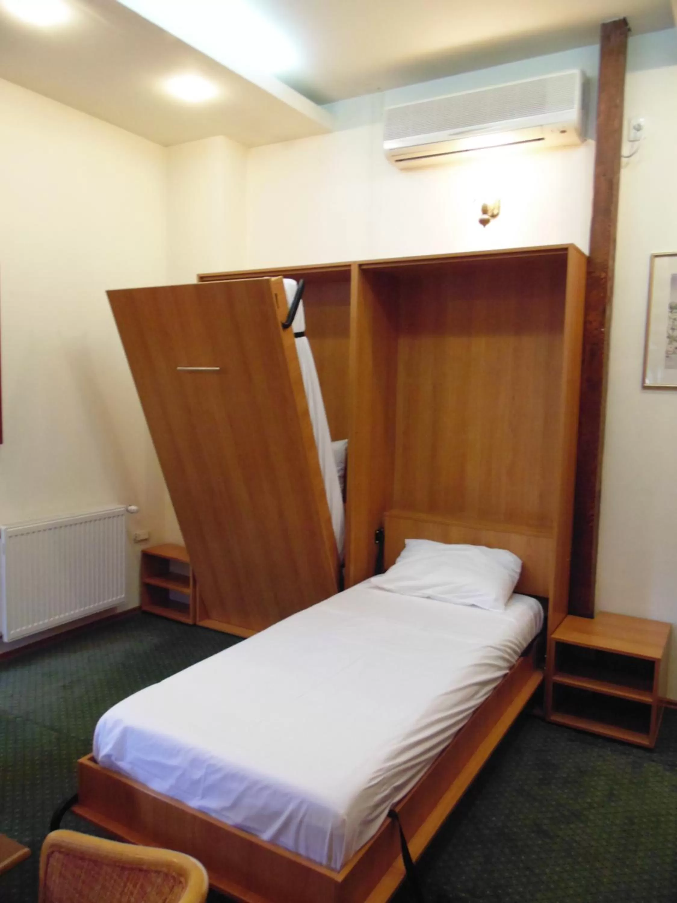 Bed in Curtea Brasoveana