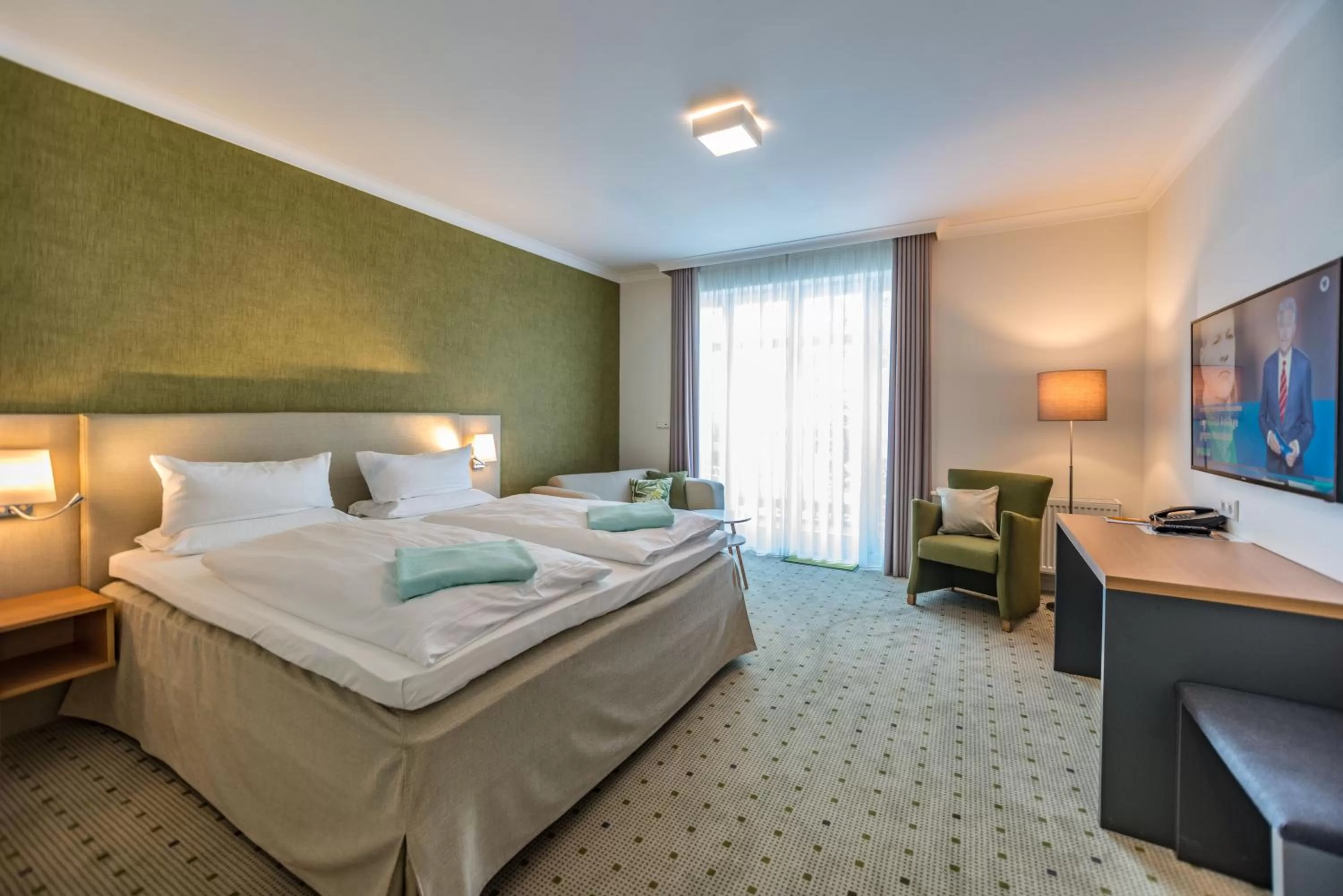 Living room, Bed in Am Weststrand Aparthotel Kühlungsborn