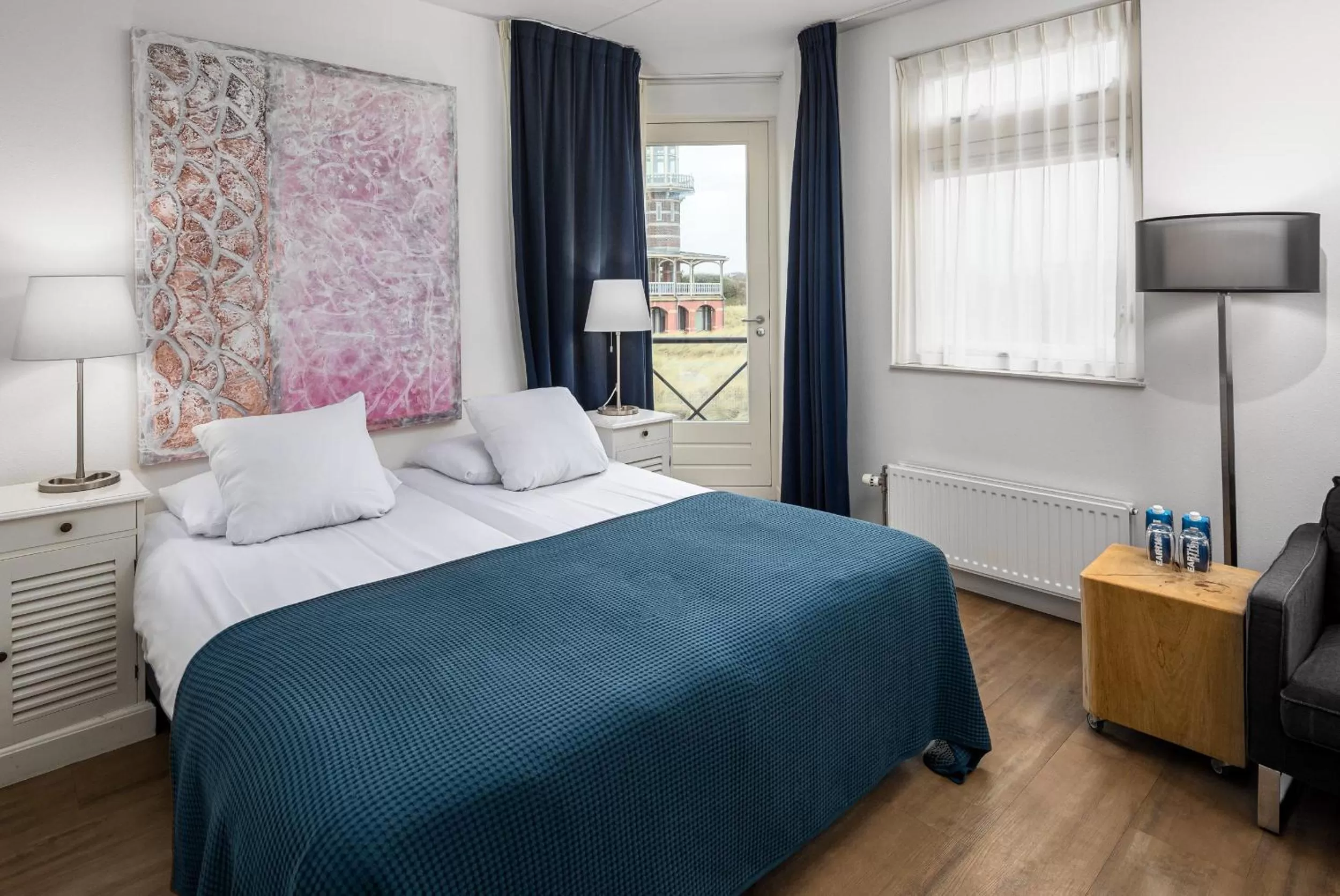 Bedroom, Bed in Strandhotel Domburg