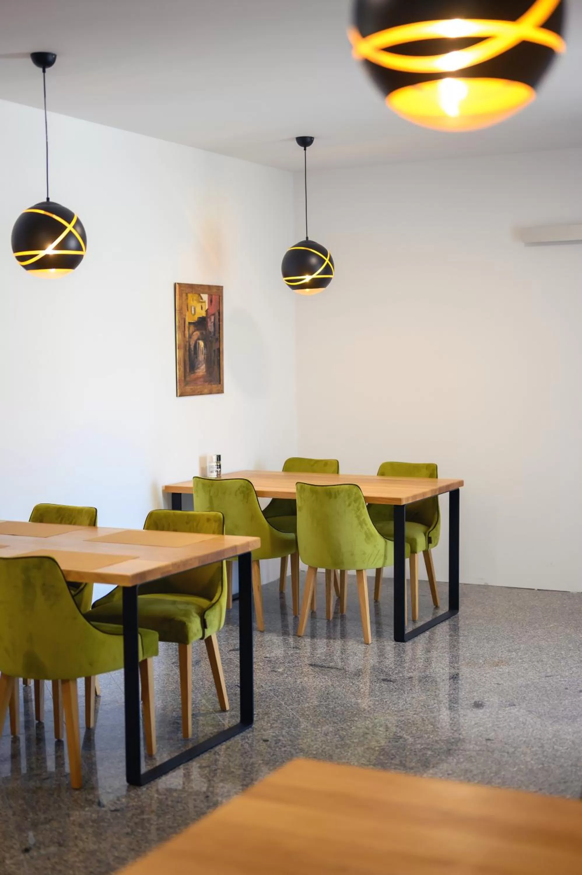 Restaurant/Places to Eat in Boutique rooms Kican