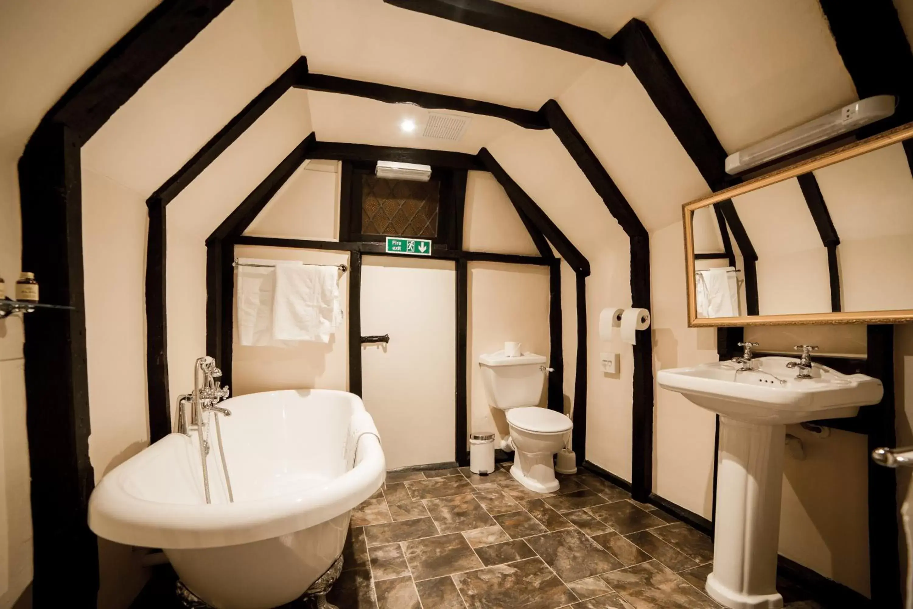 Superior Twin Room - single occupancy in Mermaid Inn Superior Twin Room - single occupancy in Mermaid Inn