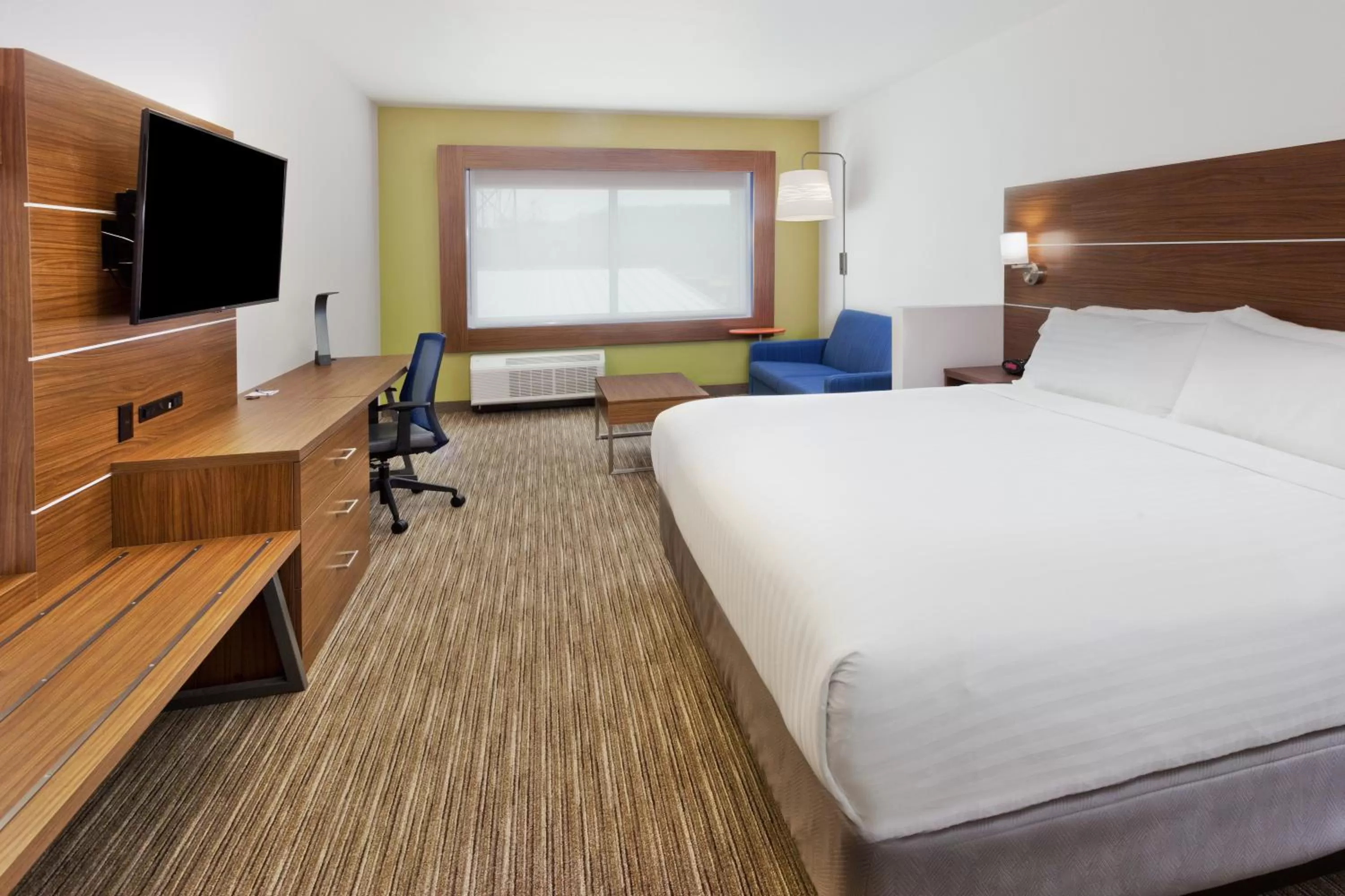Bedroom, Bed in Holiday Inn Express & Suites - Cartersville by IHG