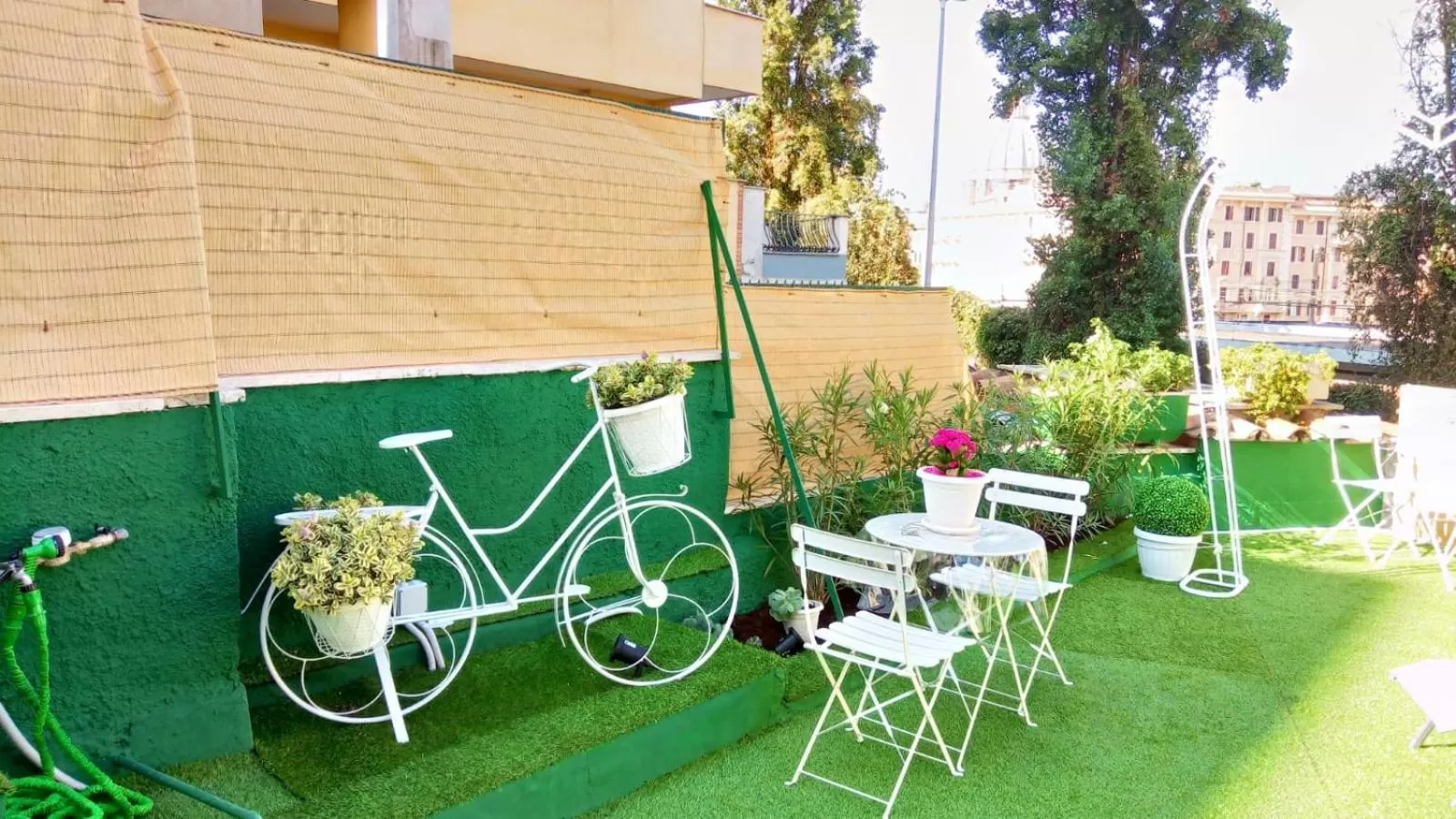 City view, Garden in San Pietro Shabby Chic Apartment