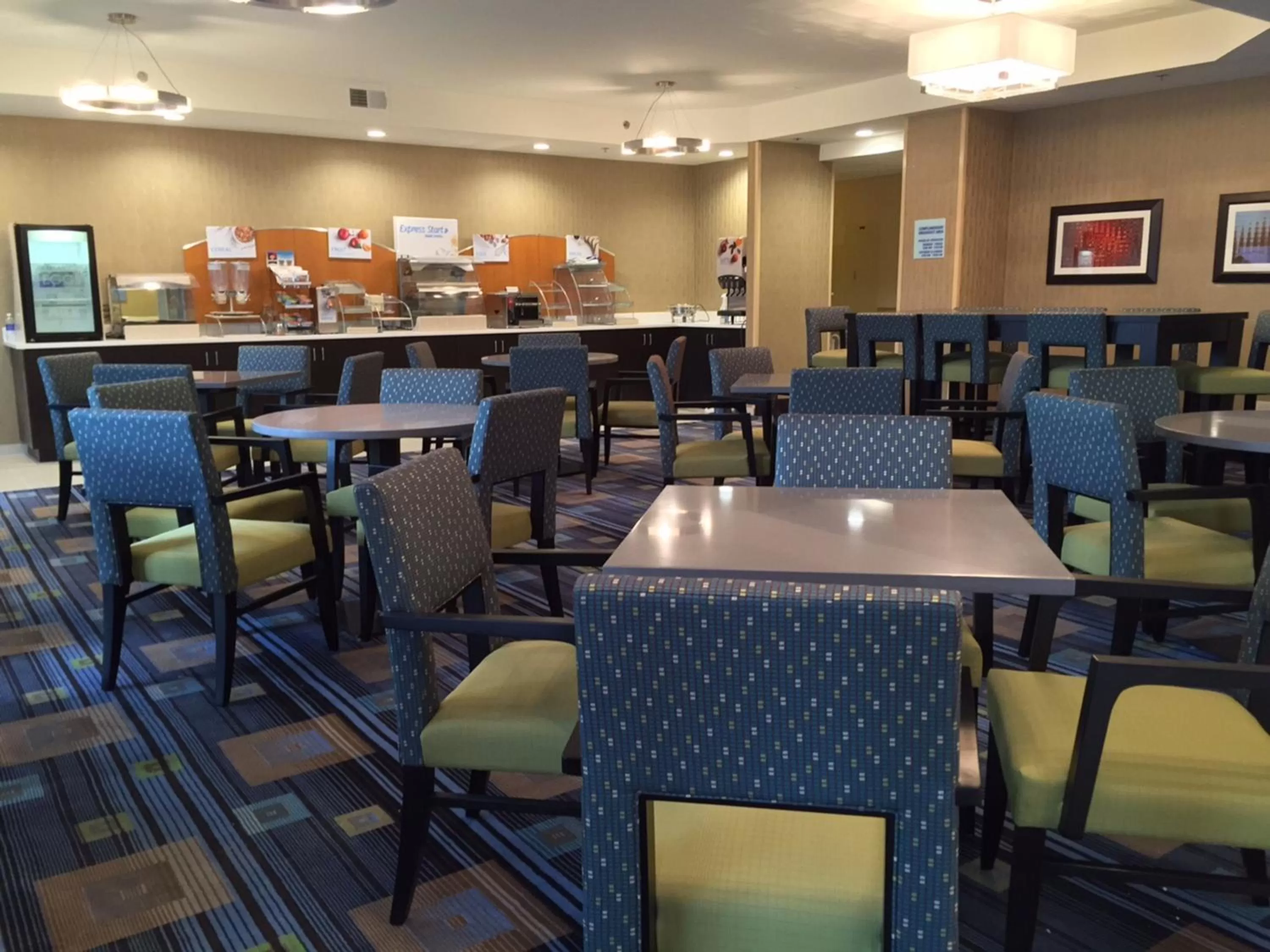 Breakfast in Holiday Inn Express Chicago NW - Arlington Heights by IHG