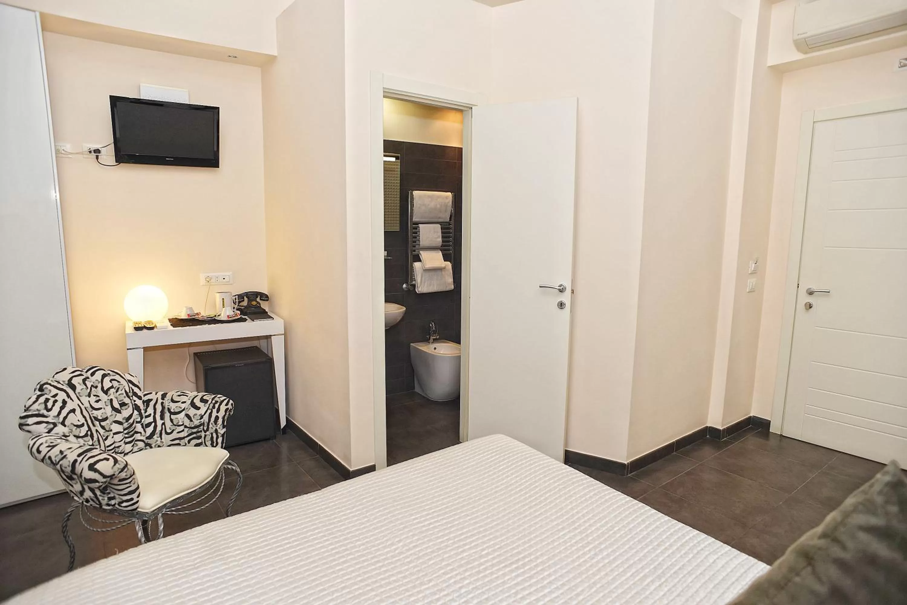 Bedroom, Bed in Deko Rome