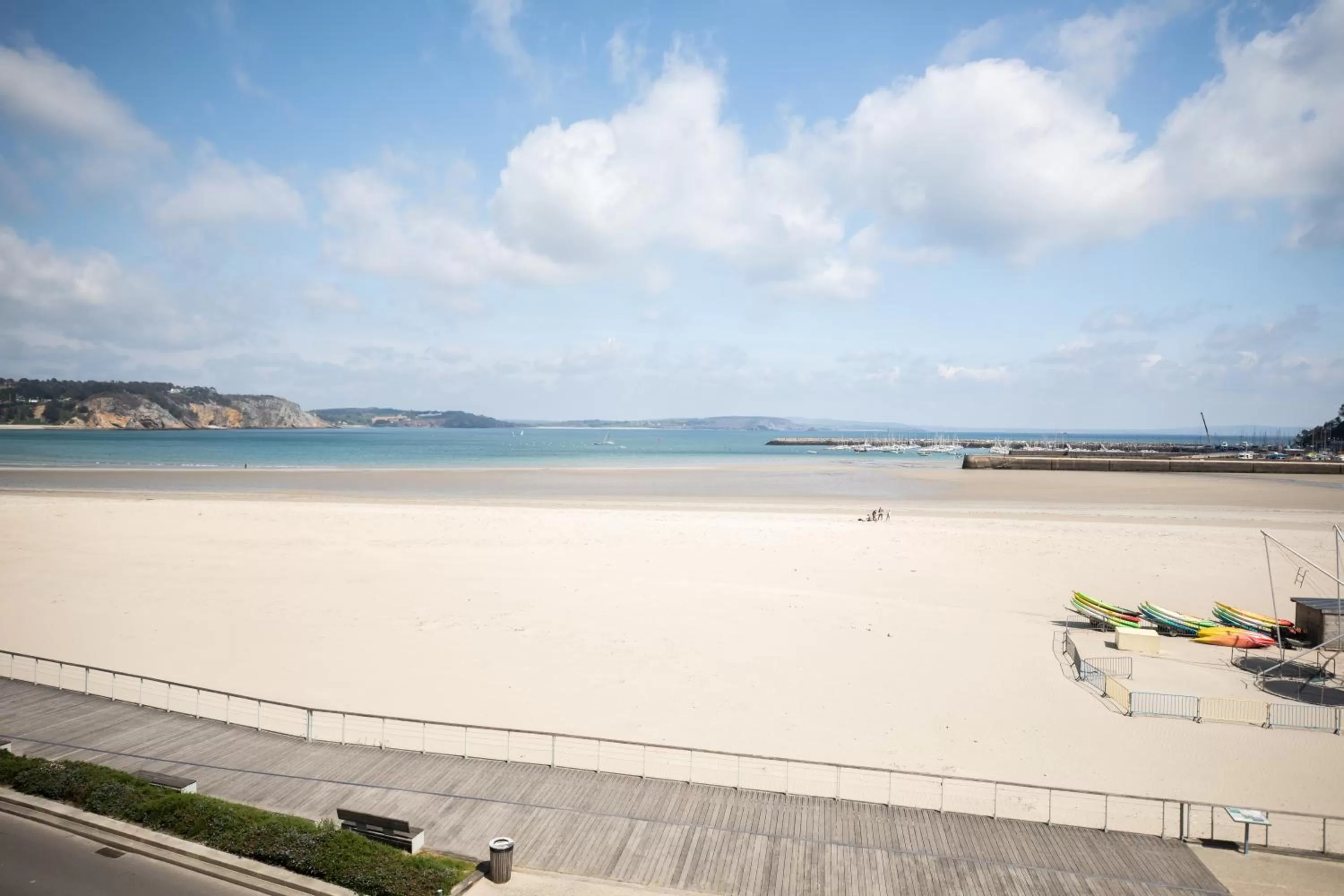 Day in Hôtel de la Baie