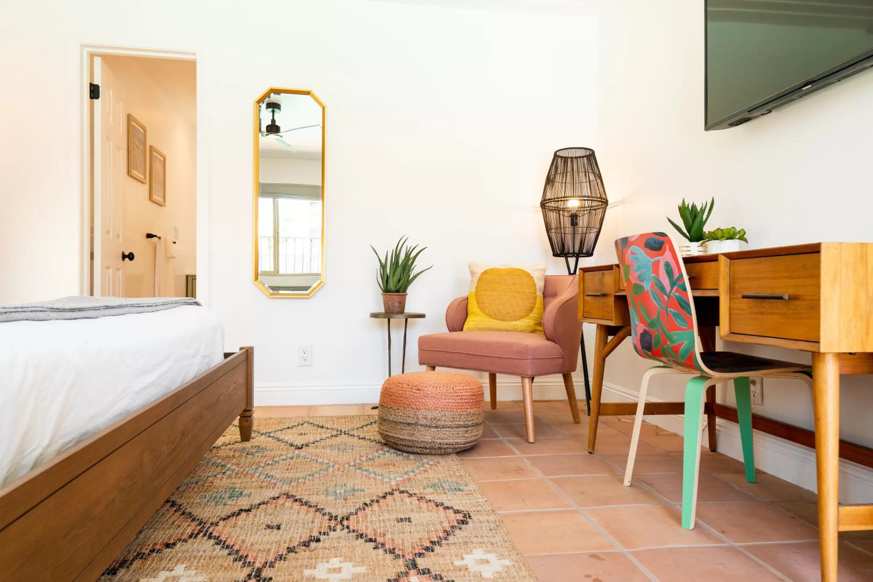 Seating area, Bed in Fleur Noire Hotel - 21 and Over