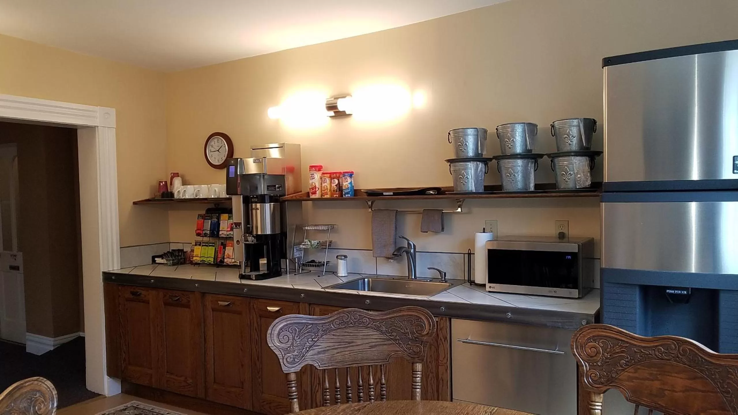 Communal kitchen in Hotel Ouray - for 12 years old and over