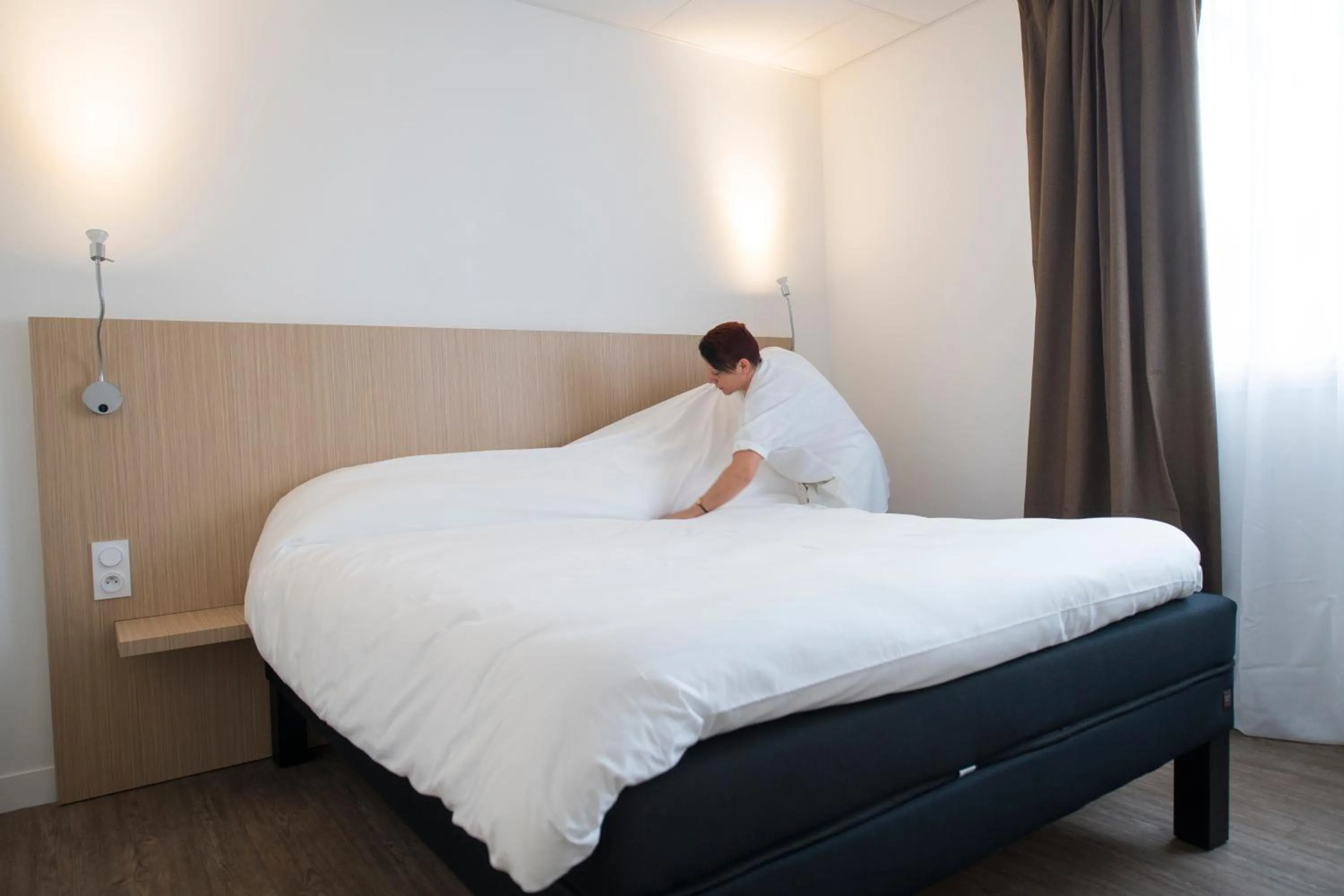 Bedroom, Bed in The Originals City, Hôtel Chantecler, Le Mans