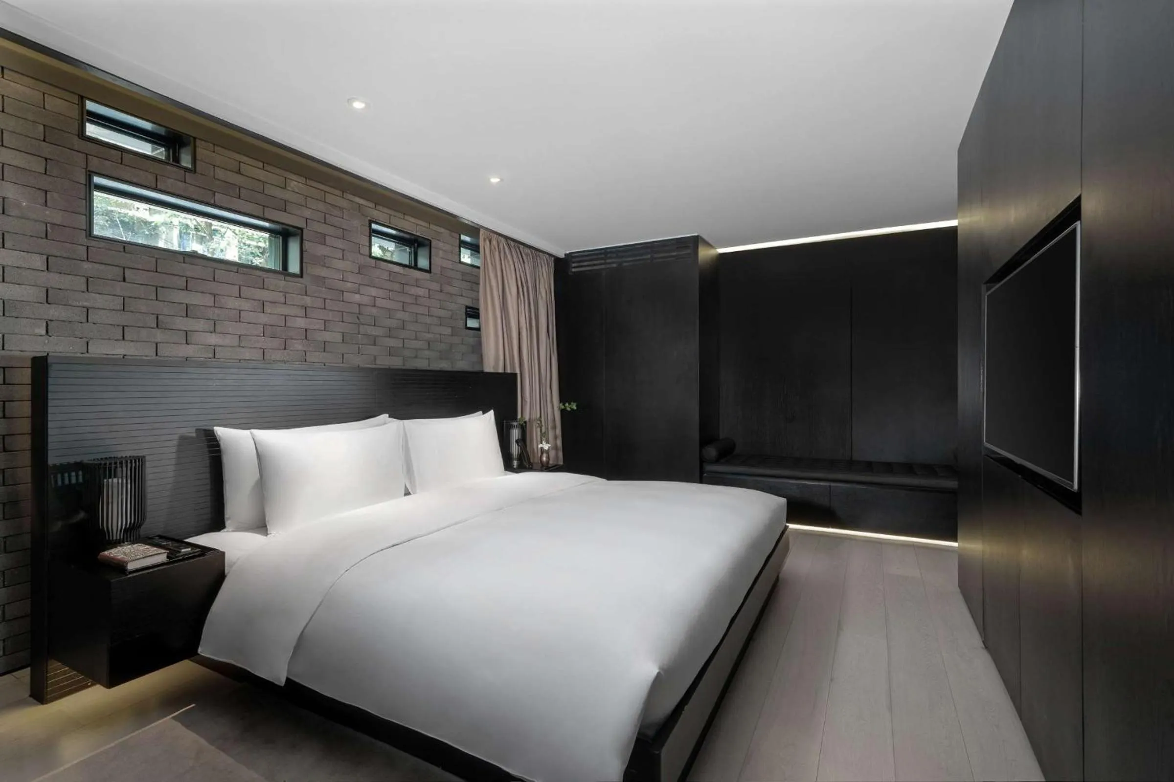Photo of the whole room, Bed in Upper House Chengdu