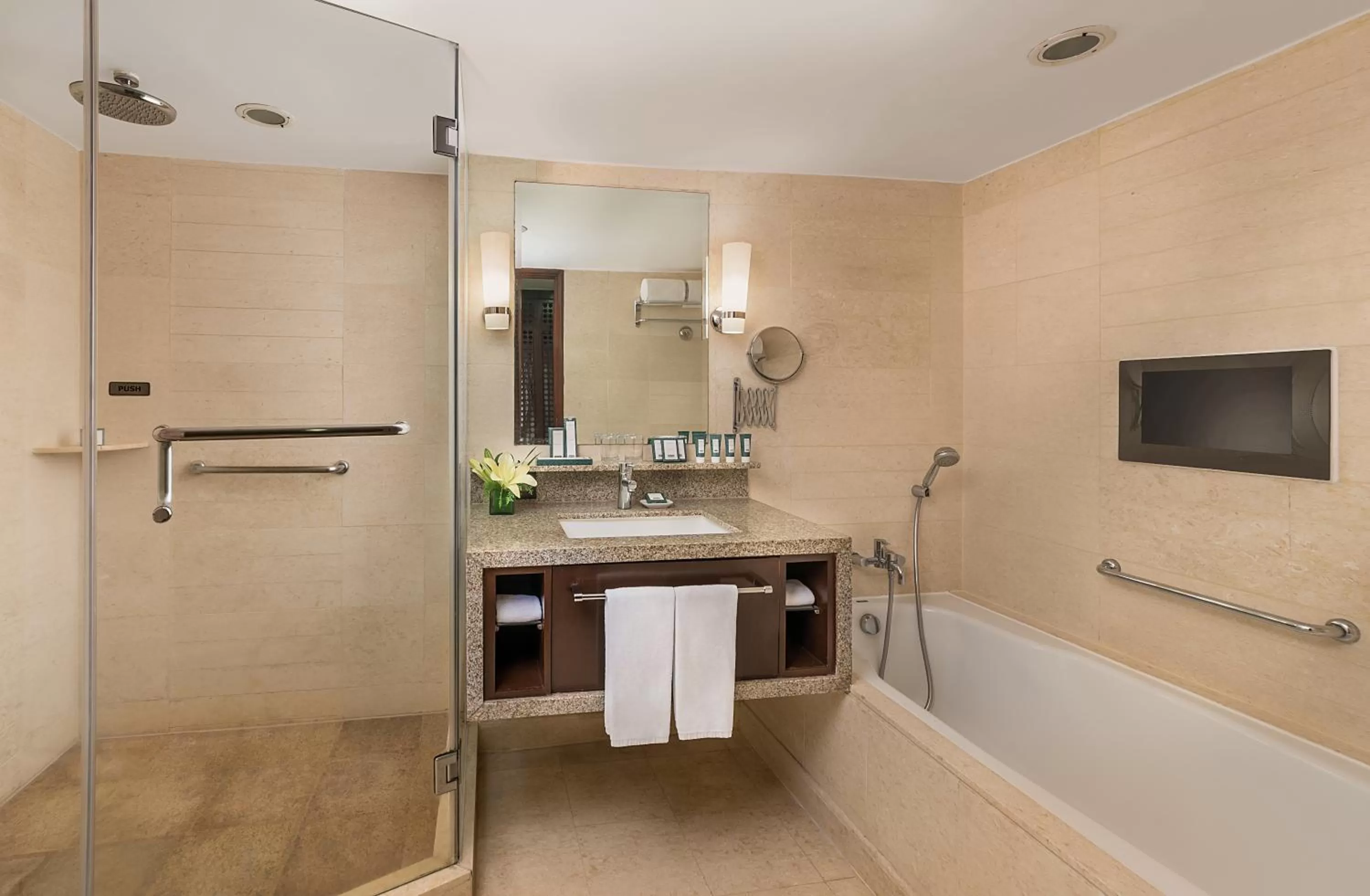 Shower in The Manila Hotel