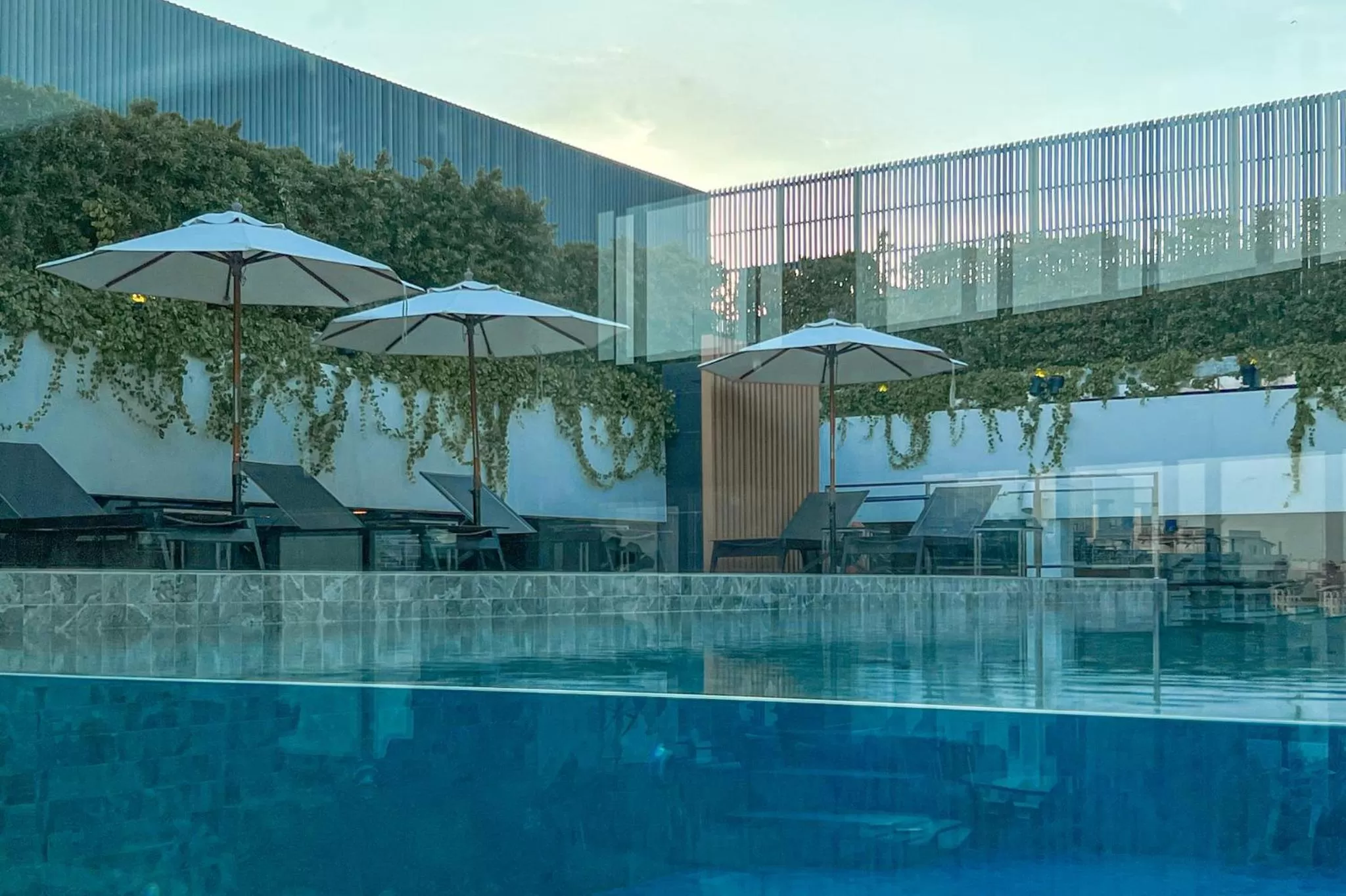 Swimming pool in Amanta Hotel & Residence Sathorn