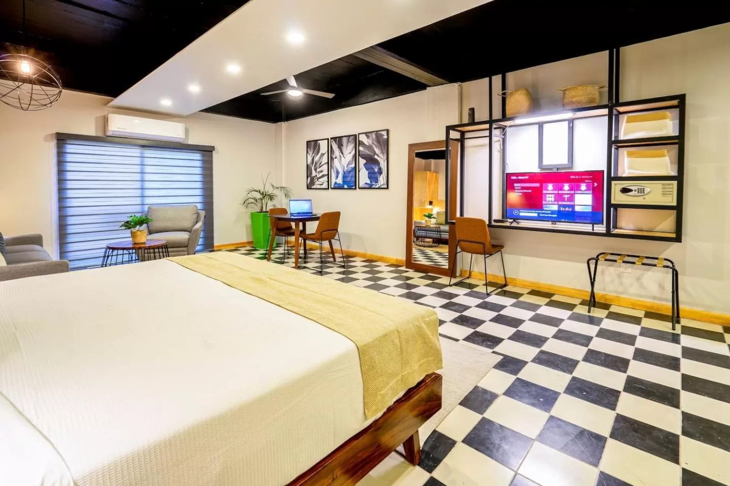 Guests, Bed in Joint Boutique Hotel