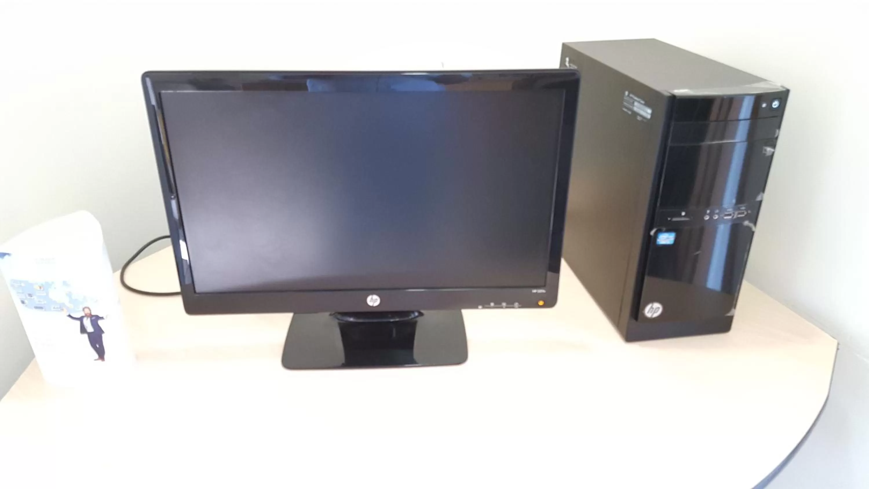 Communal lounge/ TV room in Knights Inn Lethbridge