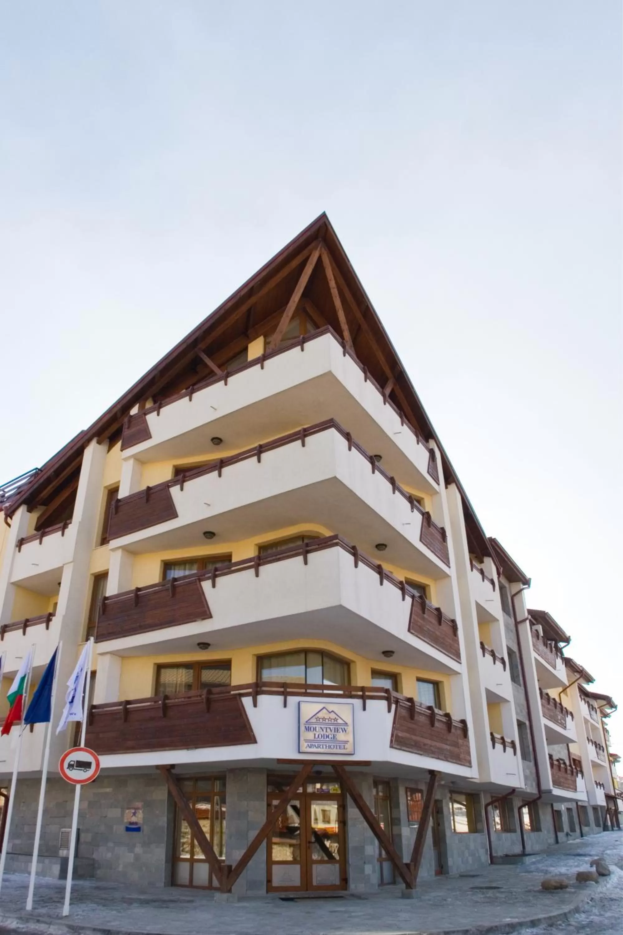 Facade/entrance in Mountview Lodge Apartments