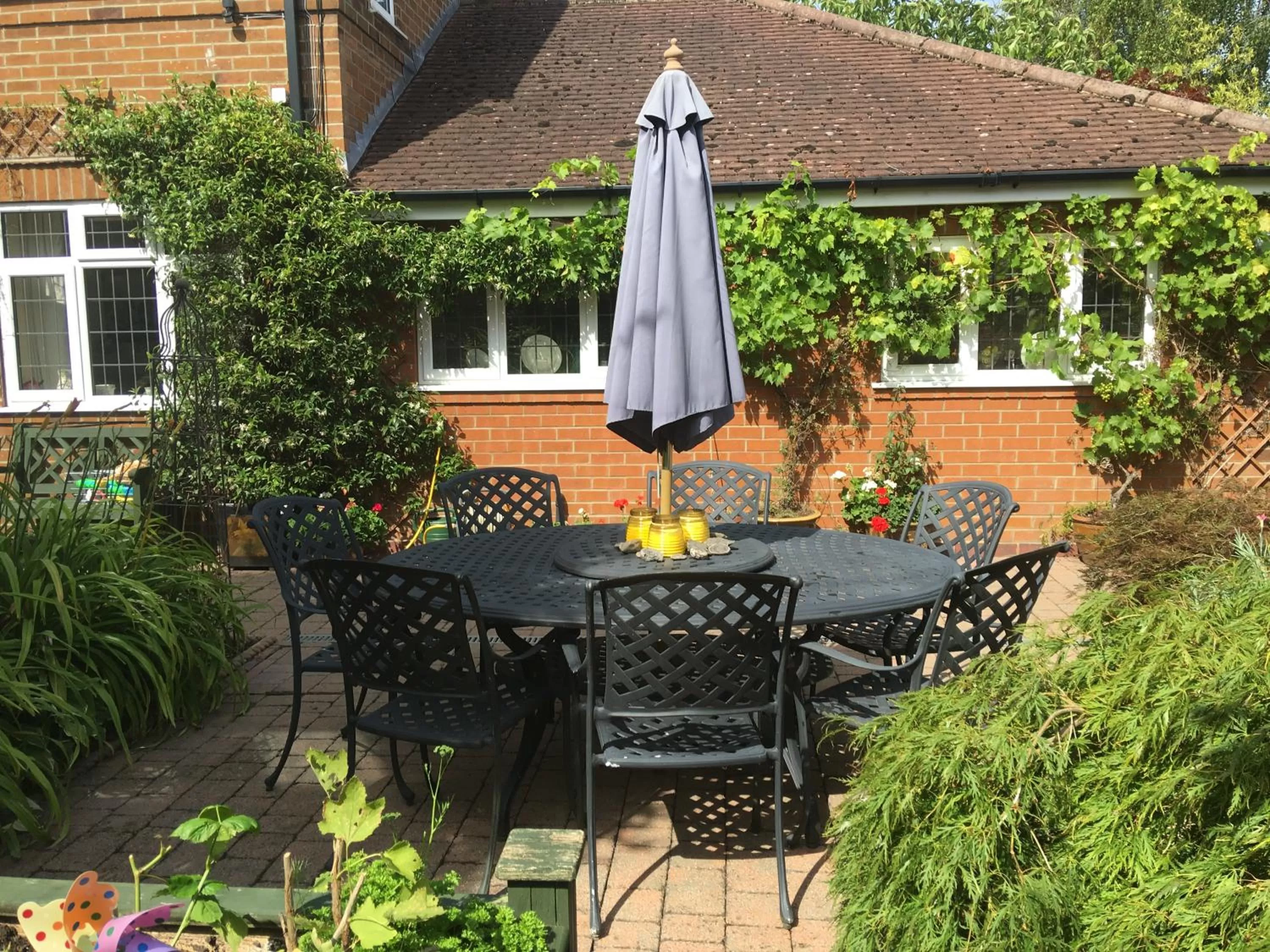 Garden in Grove House Bed & Breakfast