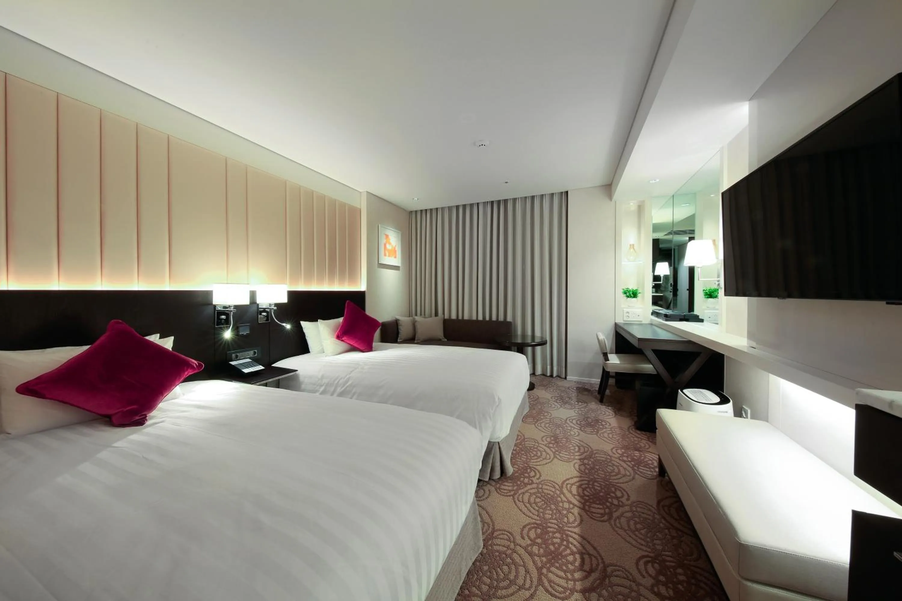 Standard Twin Room - 19F) - High Floor(17F in Solaria Nishitetsu Hotel Seoul Myeongdong