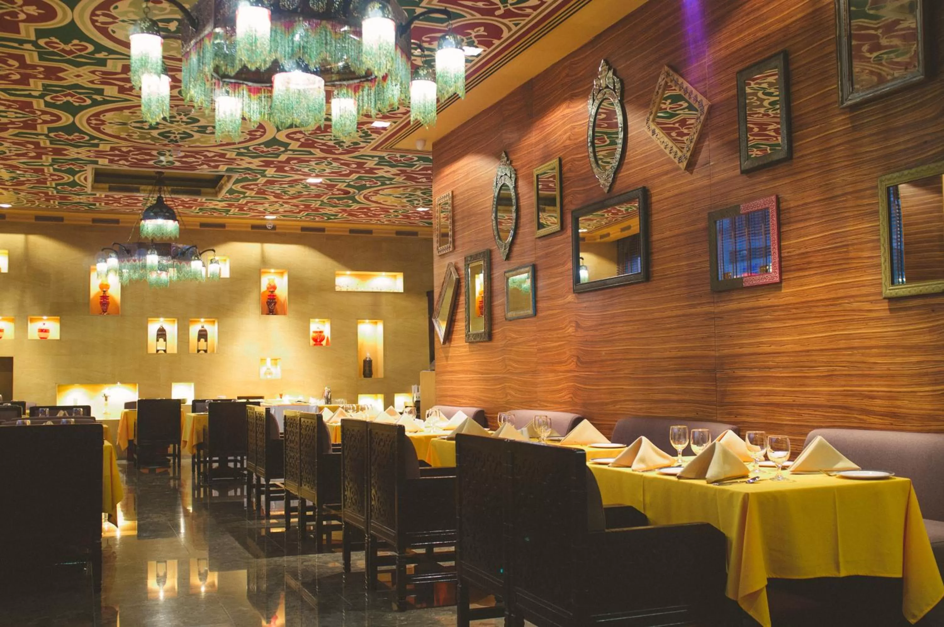 Restaurant/places to eat in Asdal Boutique Hotel Seef