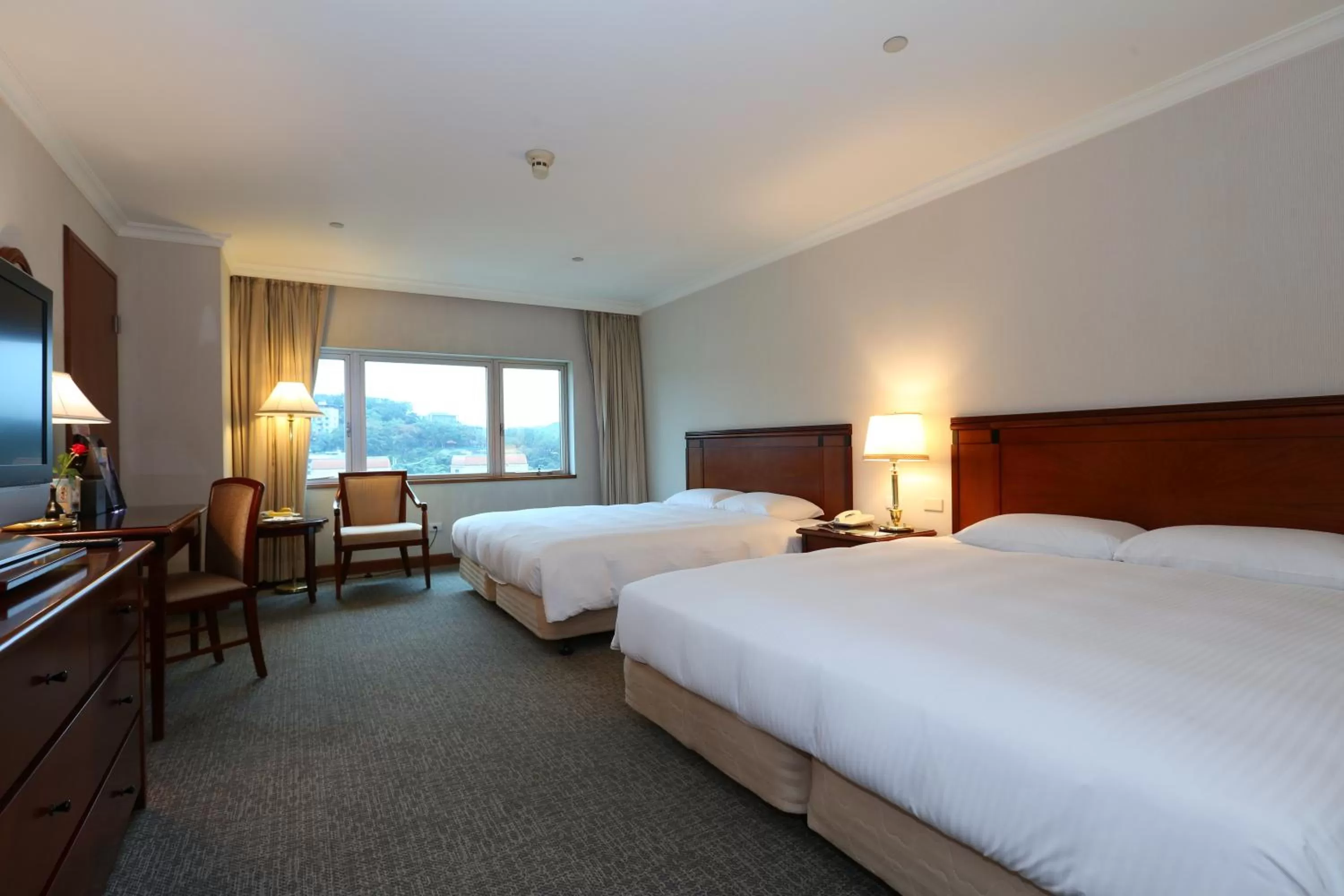 Photo of the whole room, Bed in Evergreen Laurel Hotel - Keelung