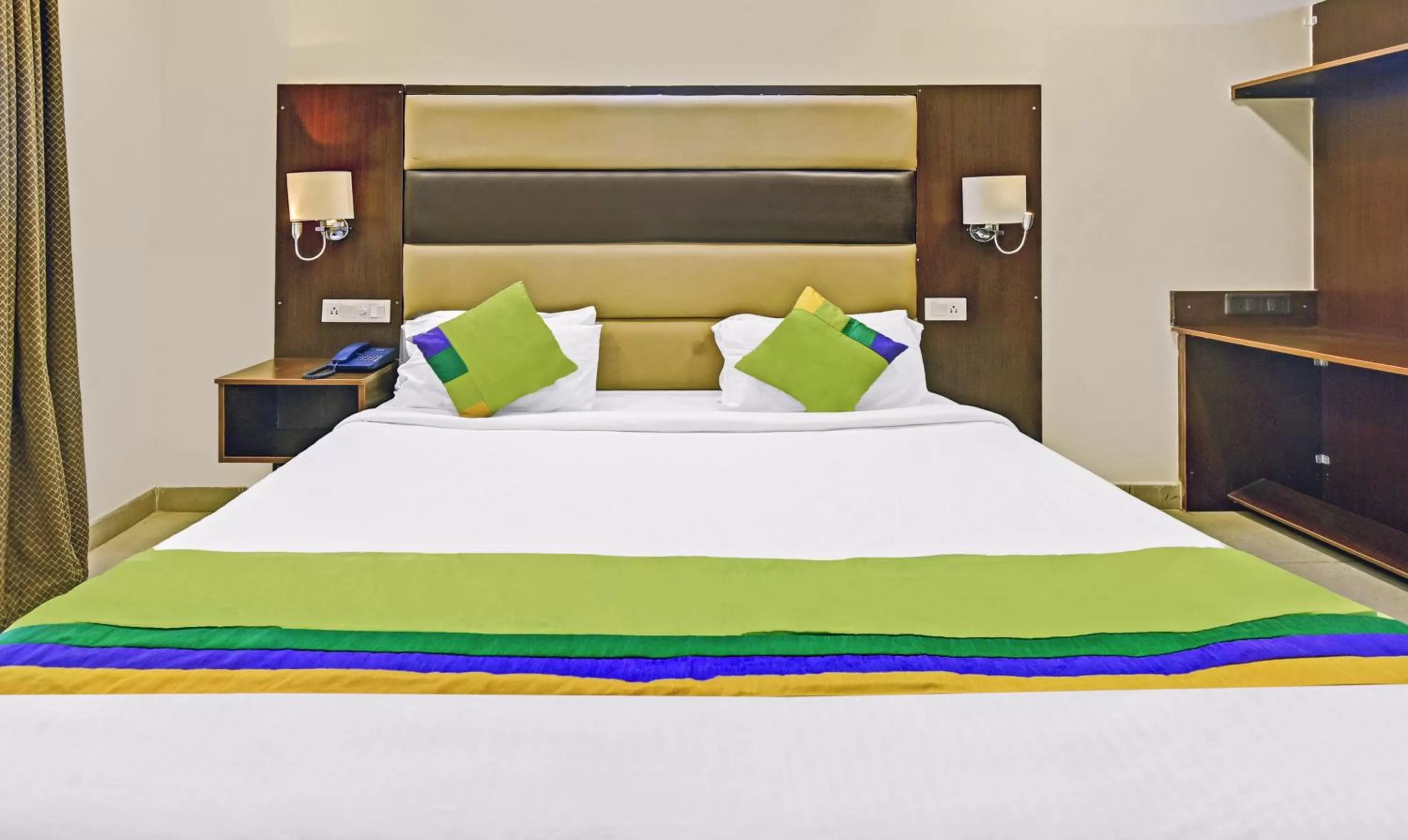 Bed in Treebo Kingsbury Fiesta Vellore