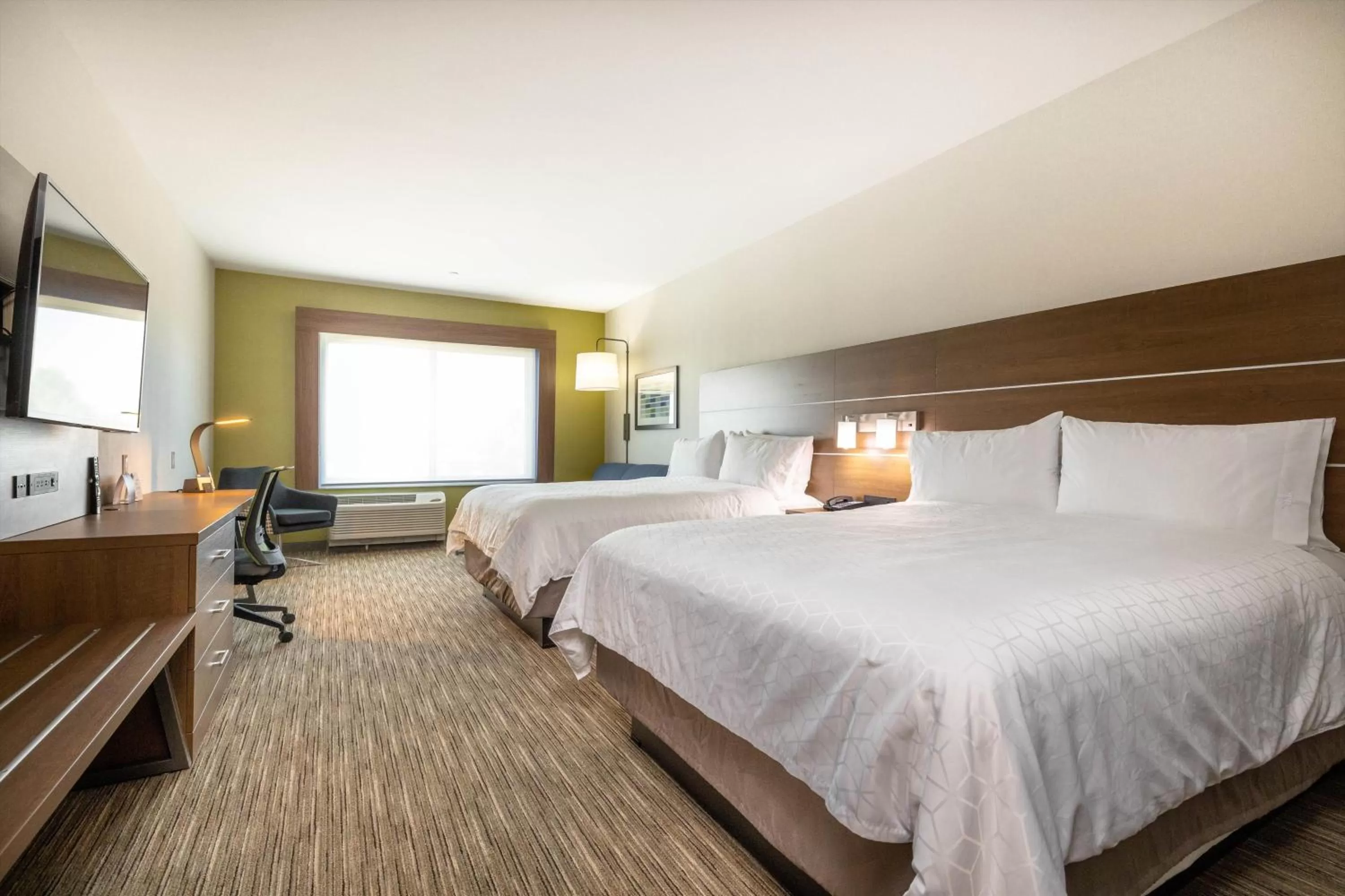 Photo of the whole room, Bed in Holiday Inn Express & Suites - San Jose Silicon Valley by IHG