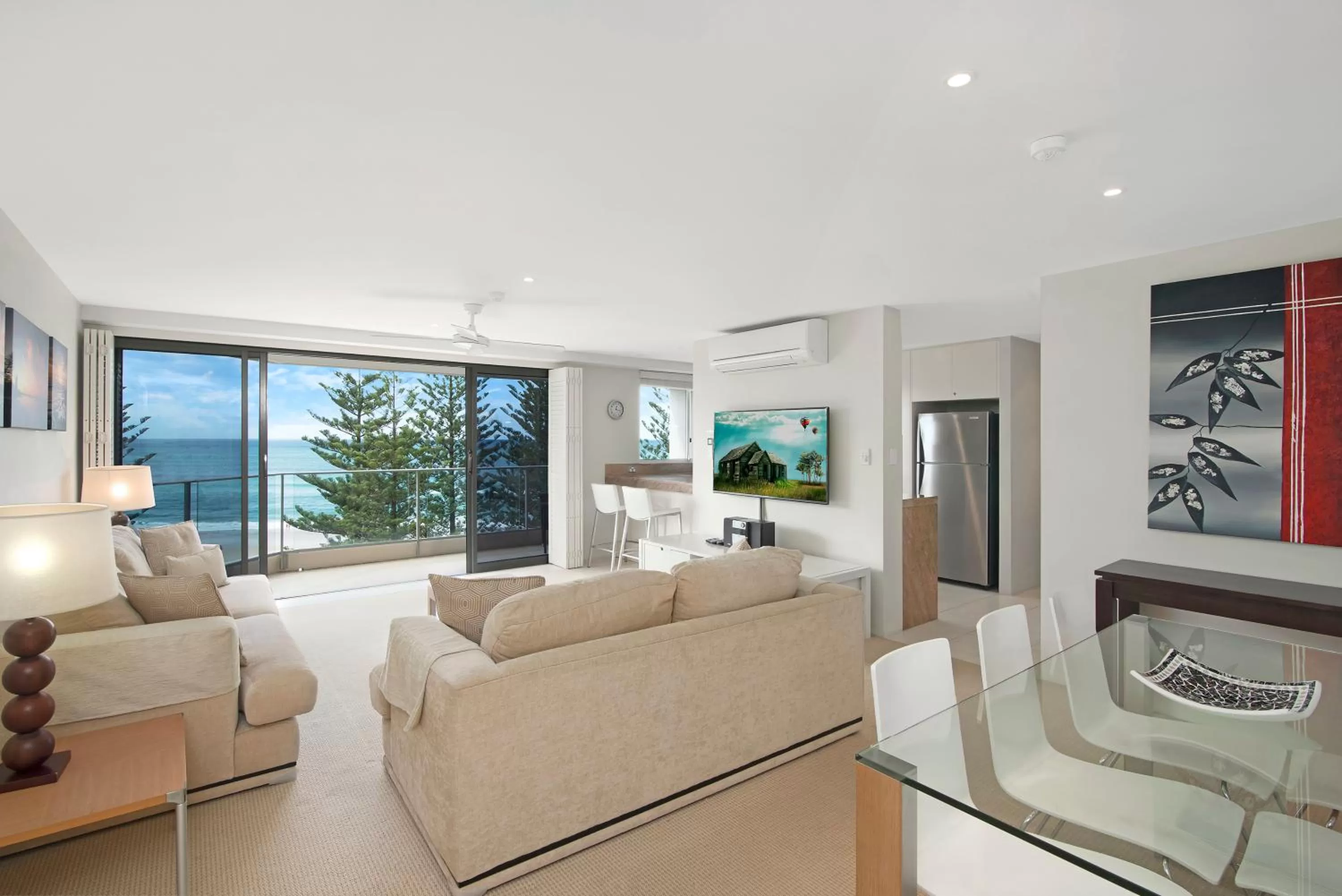 Living room in Solnamara Beachfront Apartments