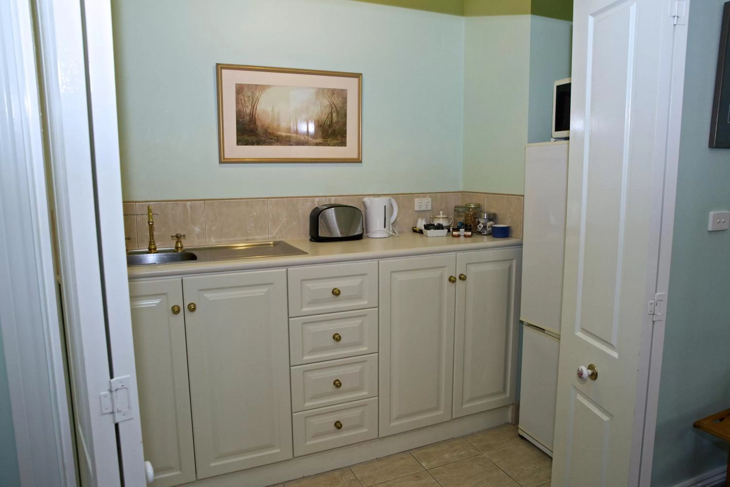 Kitchen or kitchenette, Kitchen/Kitchenette in Holly Lane Mews