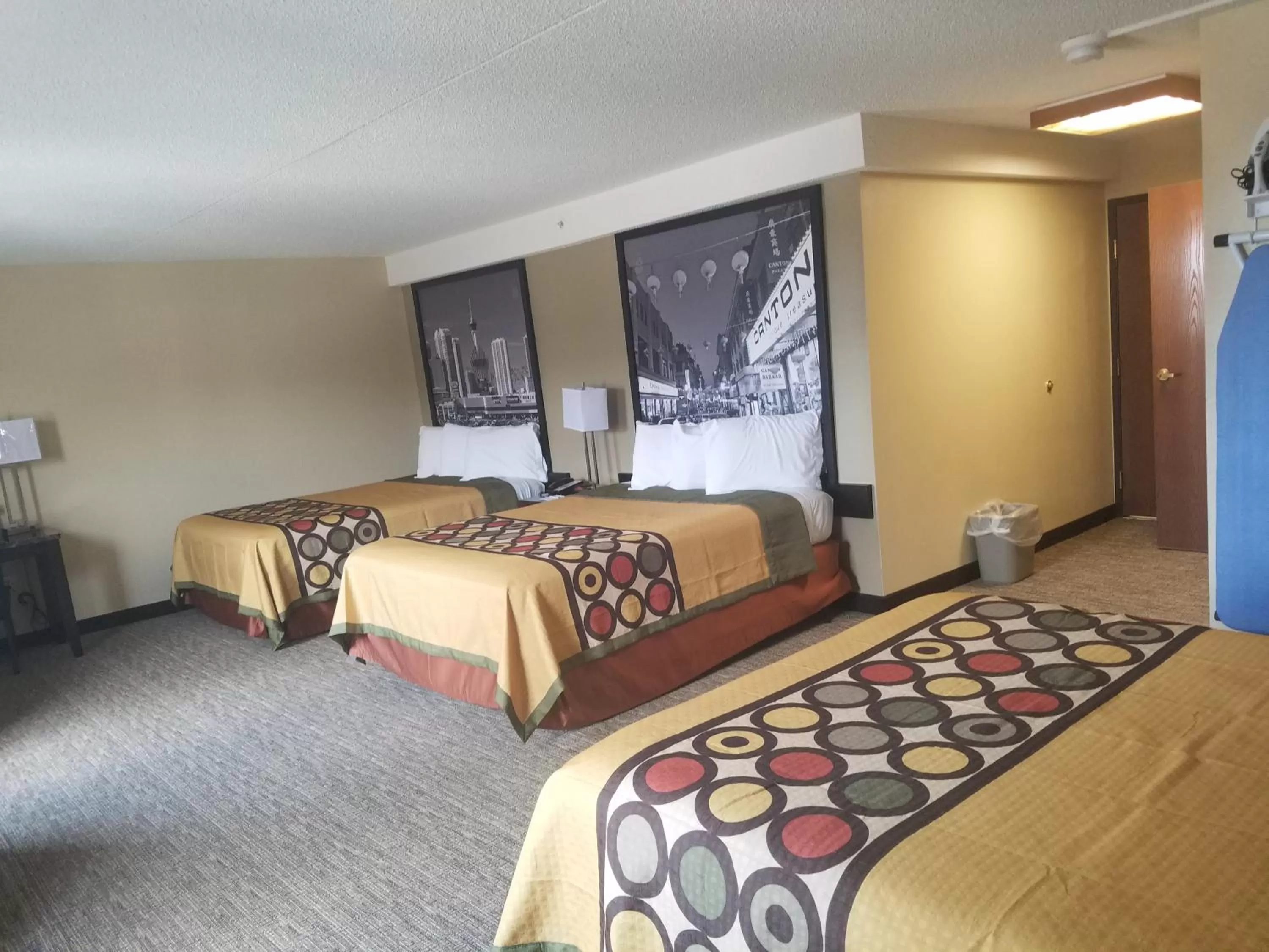 Bedroom, Bed in Super 8 by Wyndham Wichita North