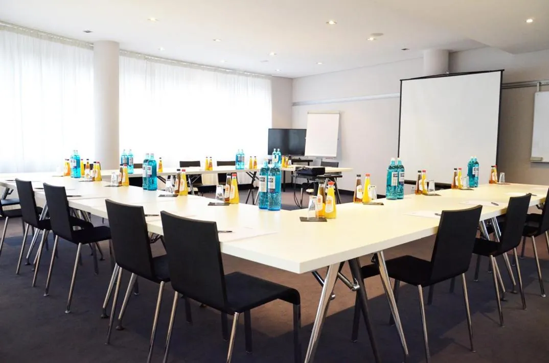 Food and drinks in Bristol Hotel - Frankfurt City Centre - Central