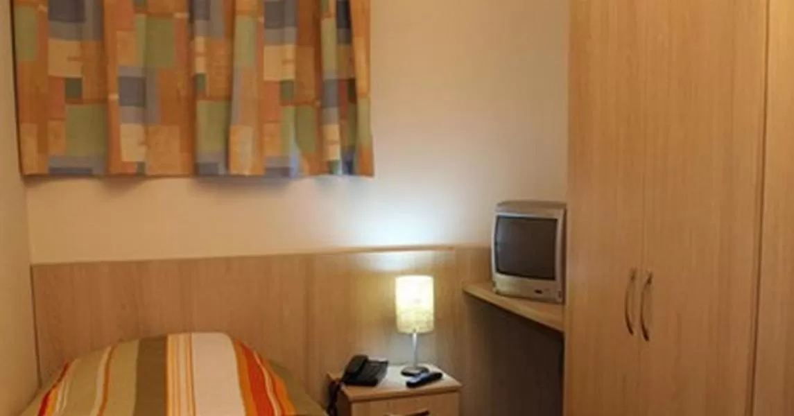 Bed, TV/Entertainment Center in Euro Hotel