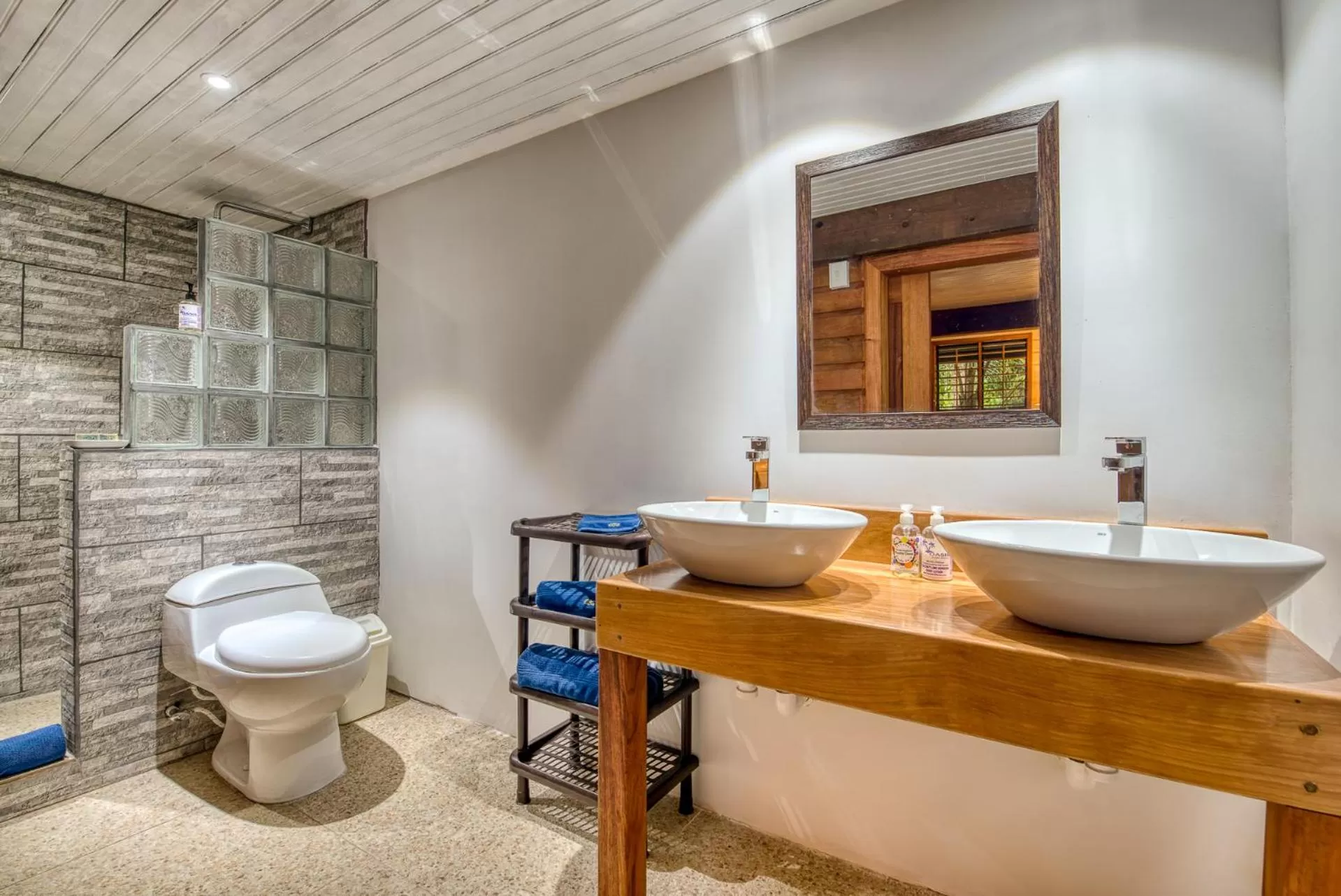 Shower, Bathroom in Oasis Bluff Beach