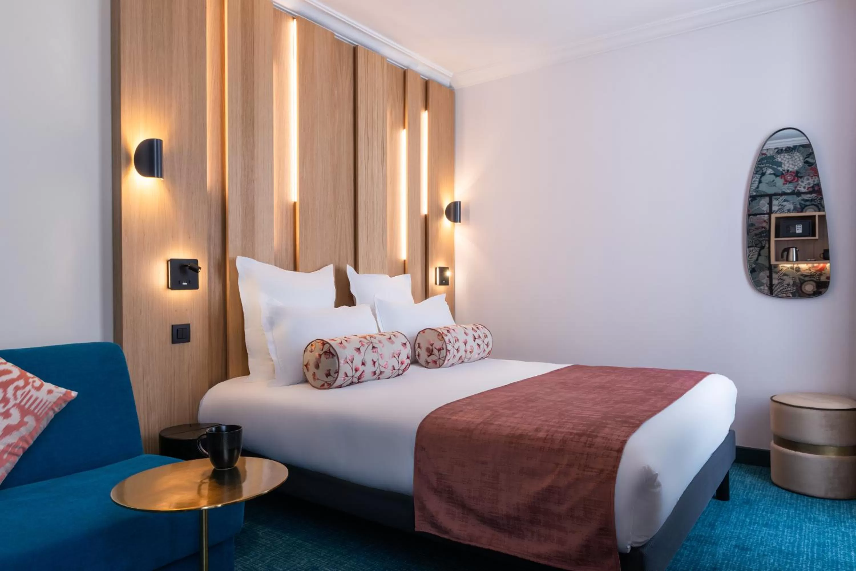 Photo of the whole room, Bed in Leonardo Boutique Hotel Paris Opera