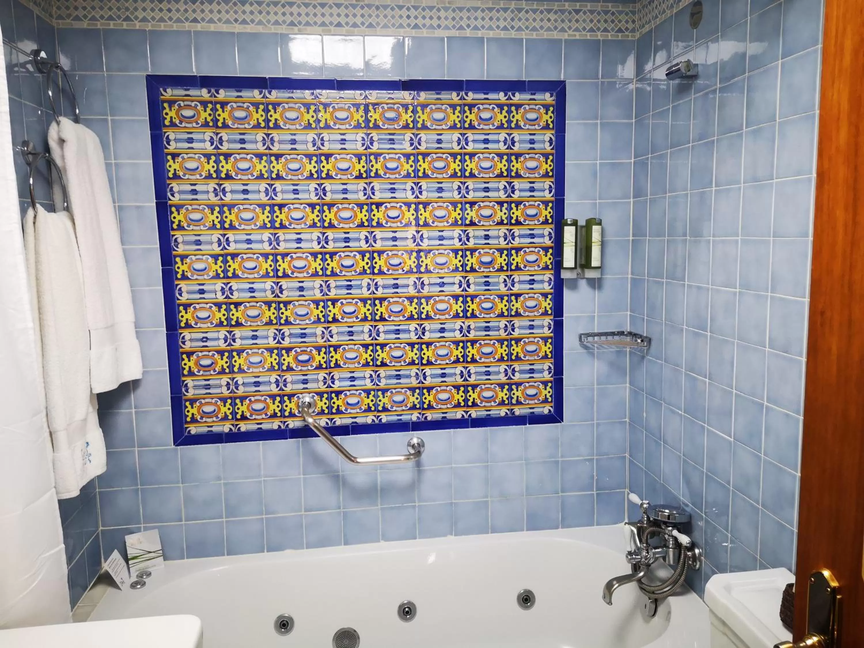 Hot Tub in La Llave de la Judería Hotel Boutique