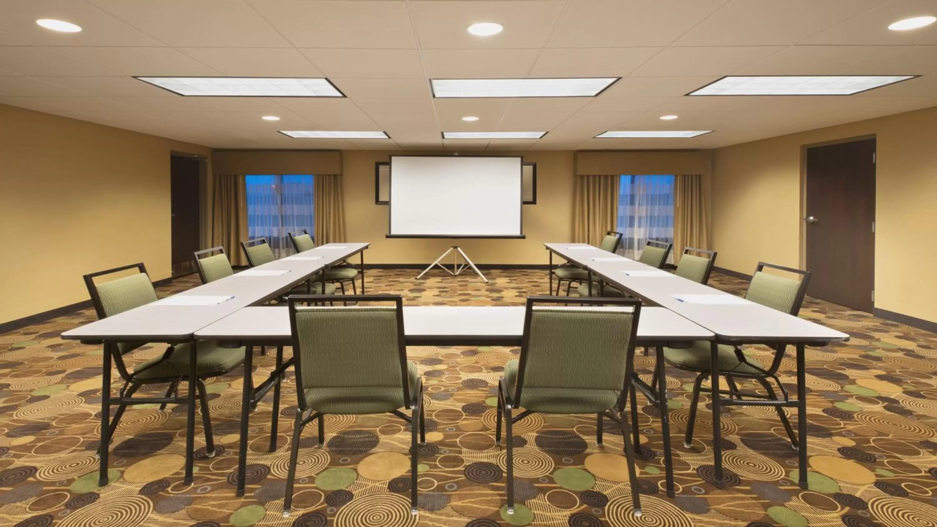 Meeting/conference room in Holiday Inn Express Hotel & Suites Colby by IHG