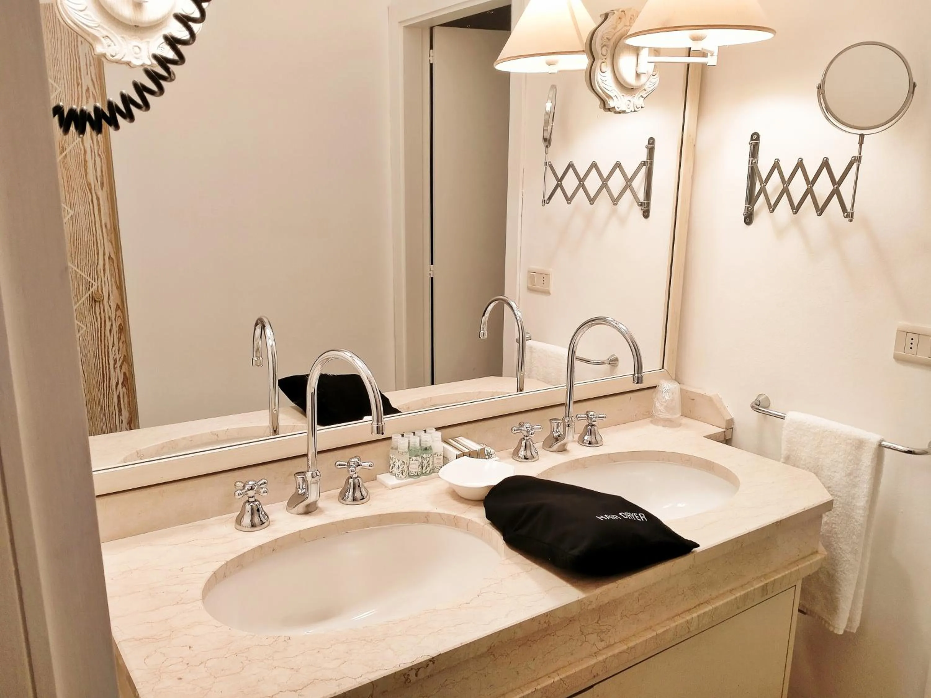 Shower in Golf Hotel Punta Ala