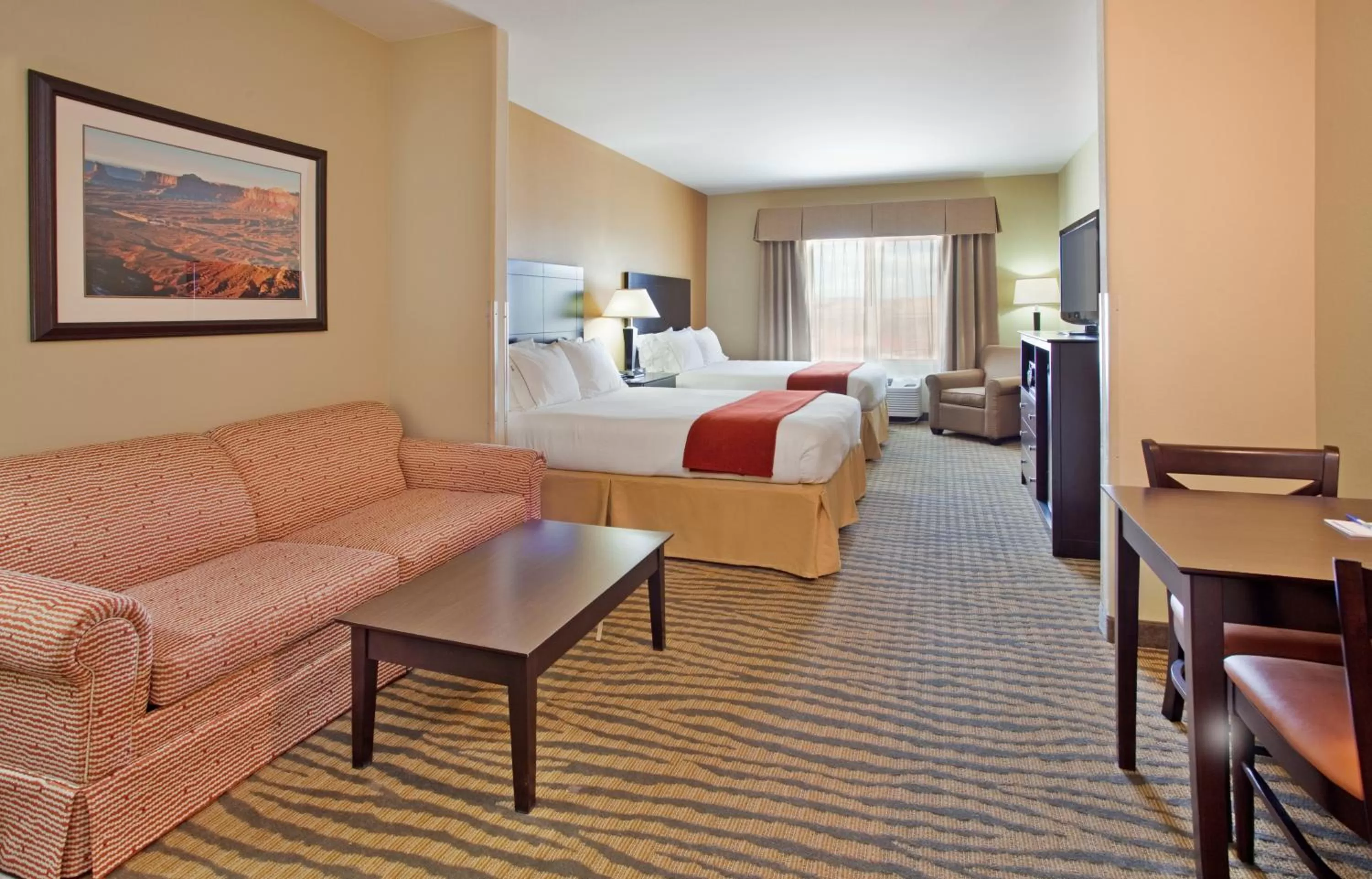 Photo of the whole room, Bed in Holiday Inn Express & Suites Gallup East by IHG