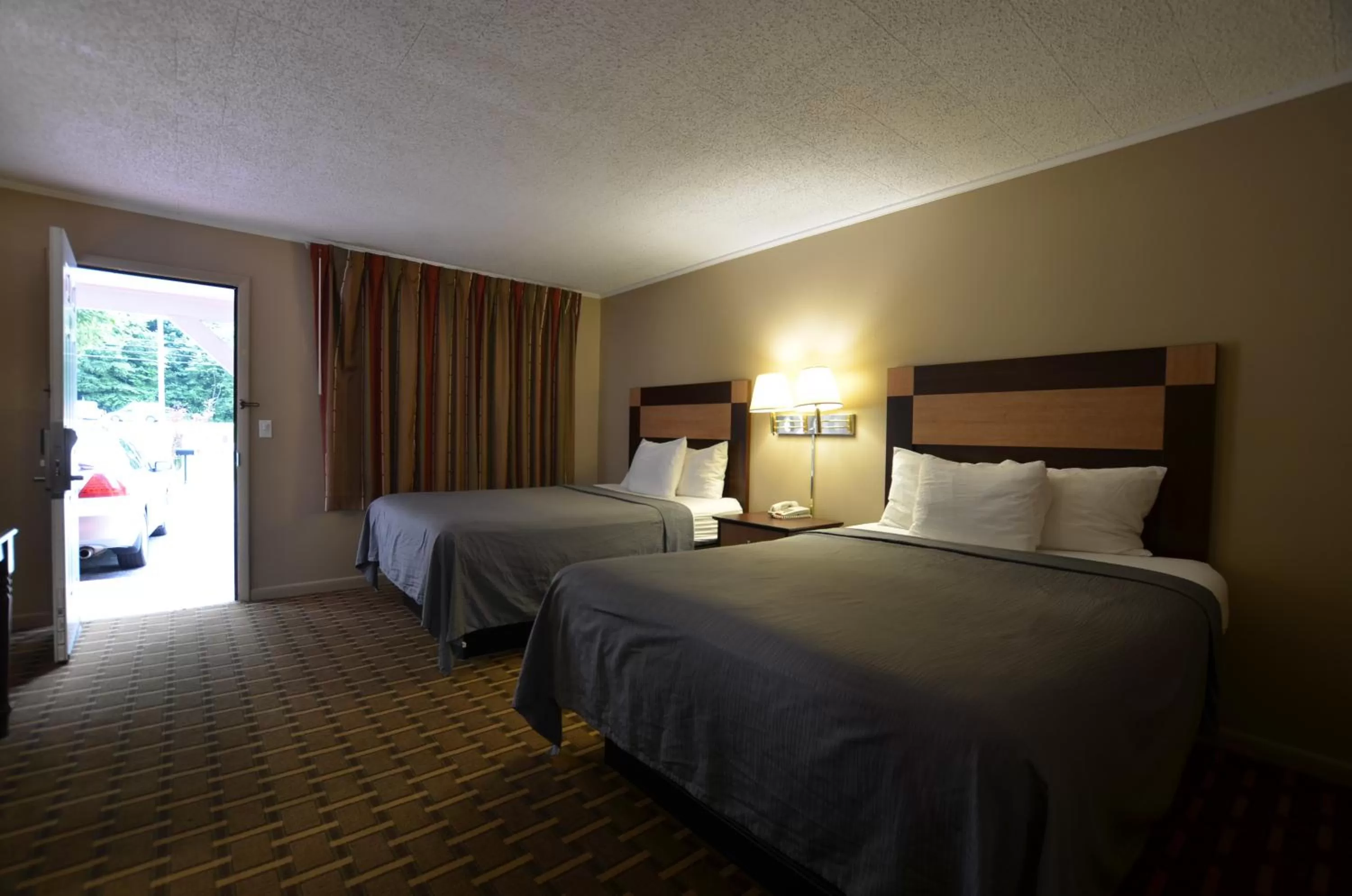 Bed in Travelowes Motel - Maggie Valley