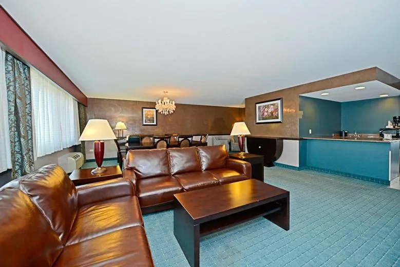 Communal lounge/ TV room in Causeway Bay Hotel