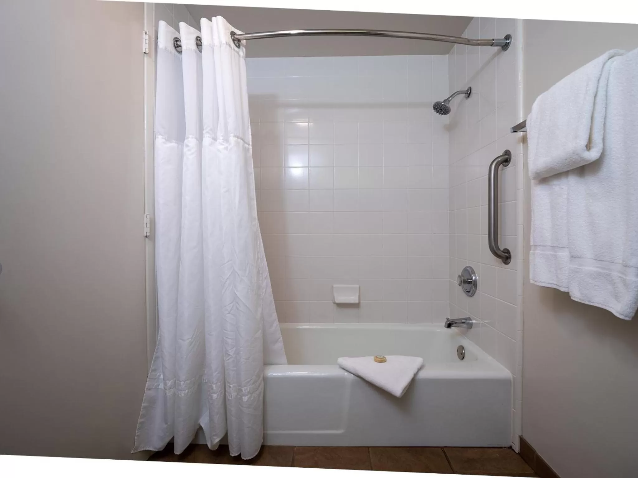 Bath in The Lodge at Riverside