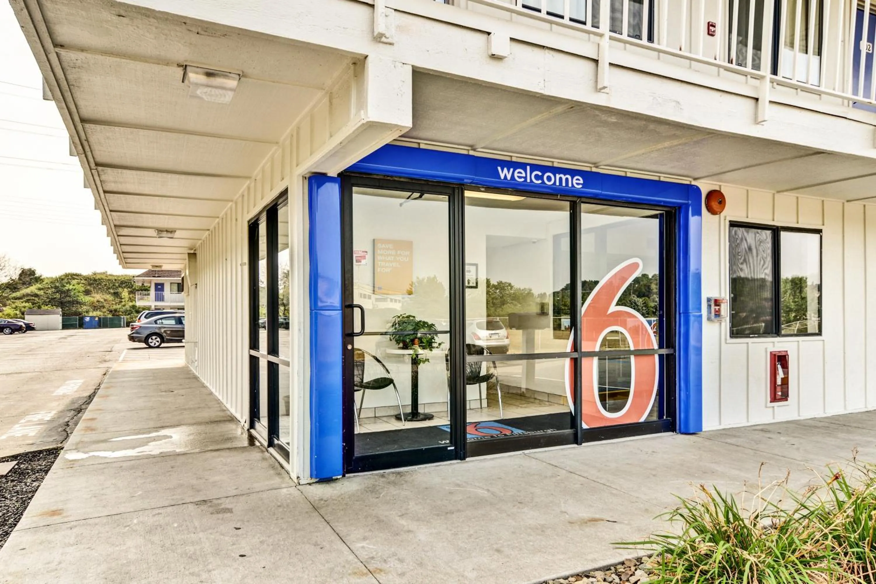Property building in Motel 6-Pittsburgh, PA - Crafton