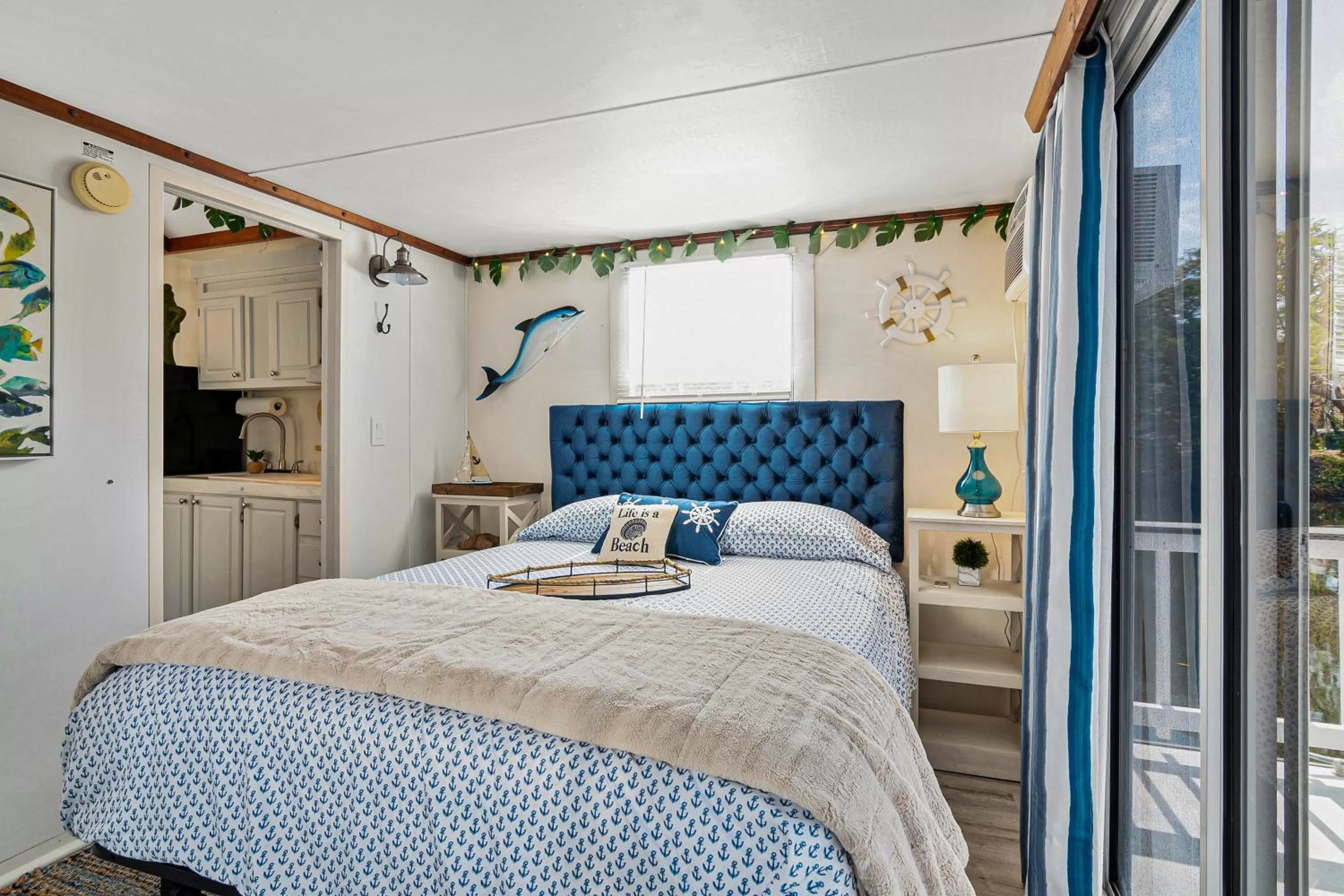 Bedroom, Bed in Latitude 26 Waterfront Resort and Marina